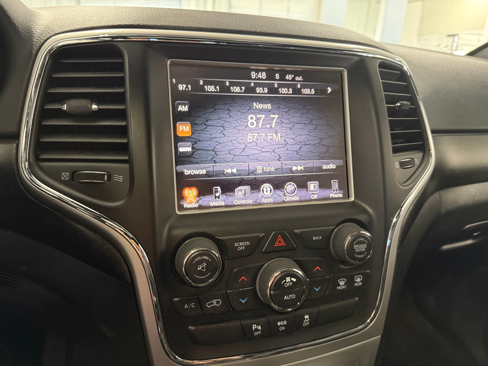 Thumbnail: 2015 Jeep Grand Cherokee - 4