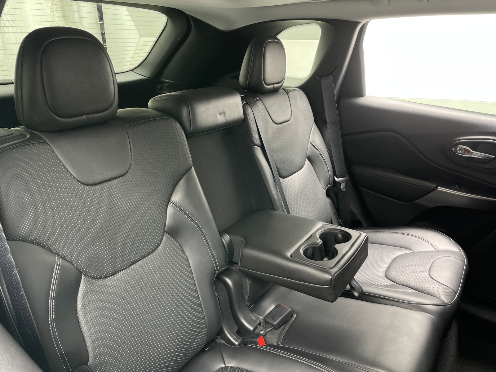 Thumbnail: 2020 Jeep Cherokee - 5