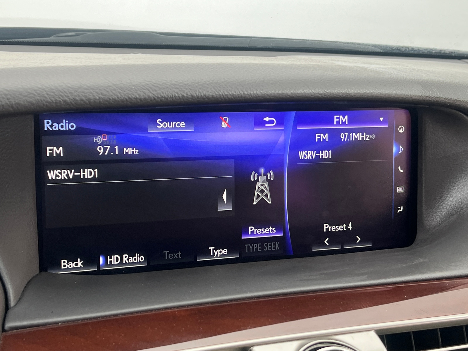 Thumbnail: 2016 Lexus LS - 3