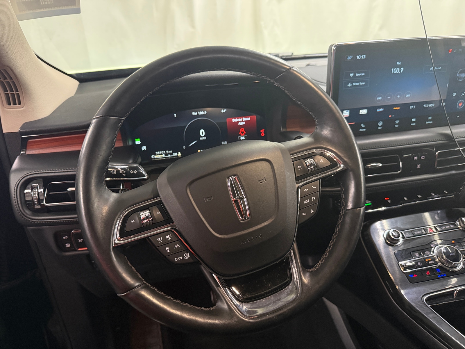 Thumbnail: 2023 Lincoln Nautilus - 4