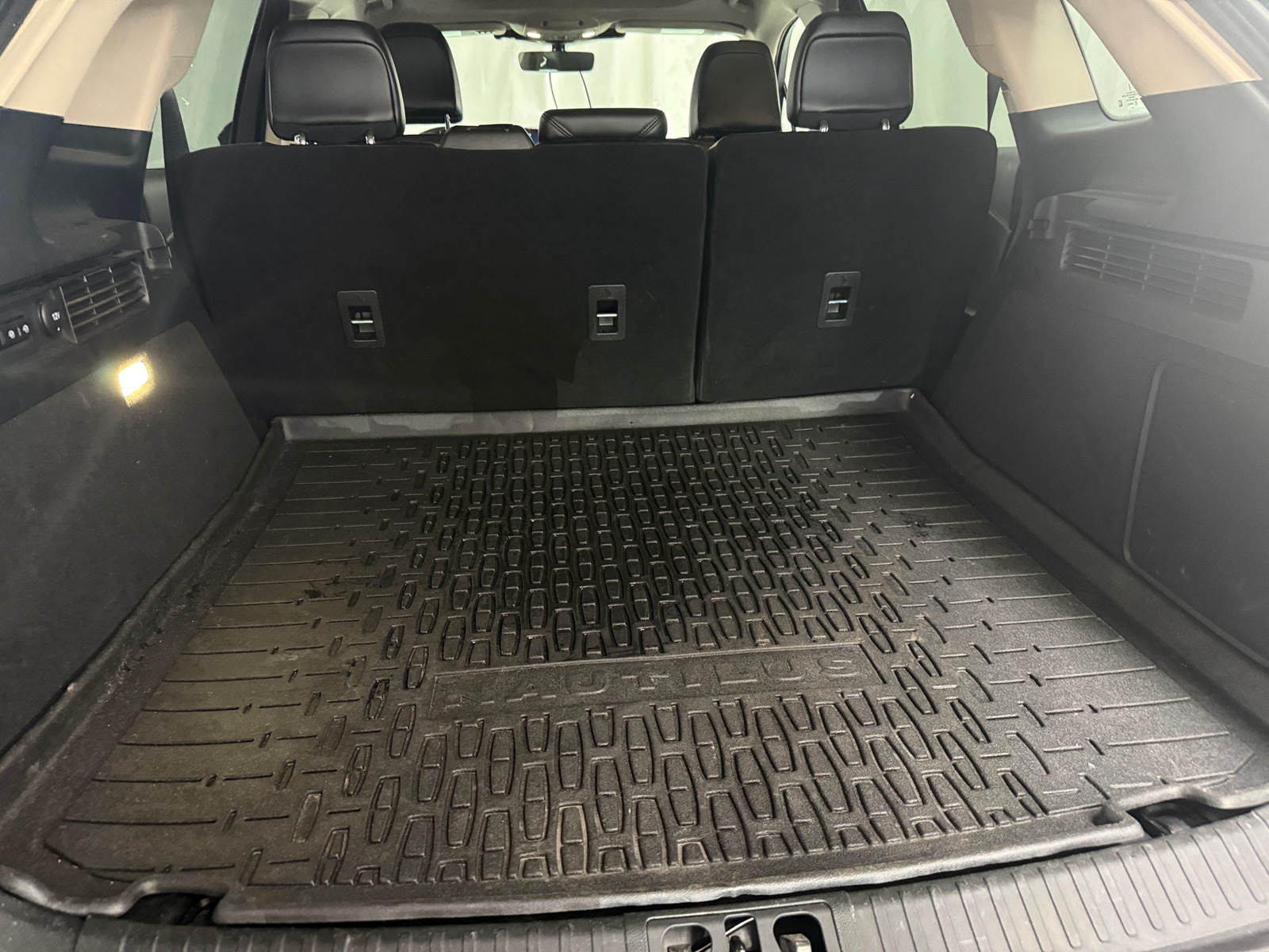 Thumbnail: 2023 Lincoln Nautilus - 6