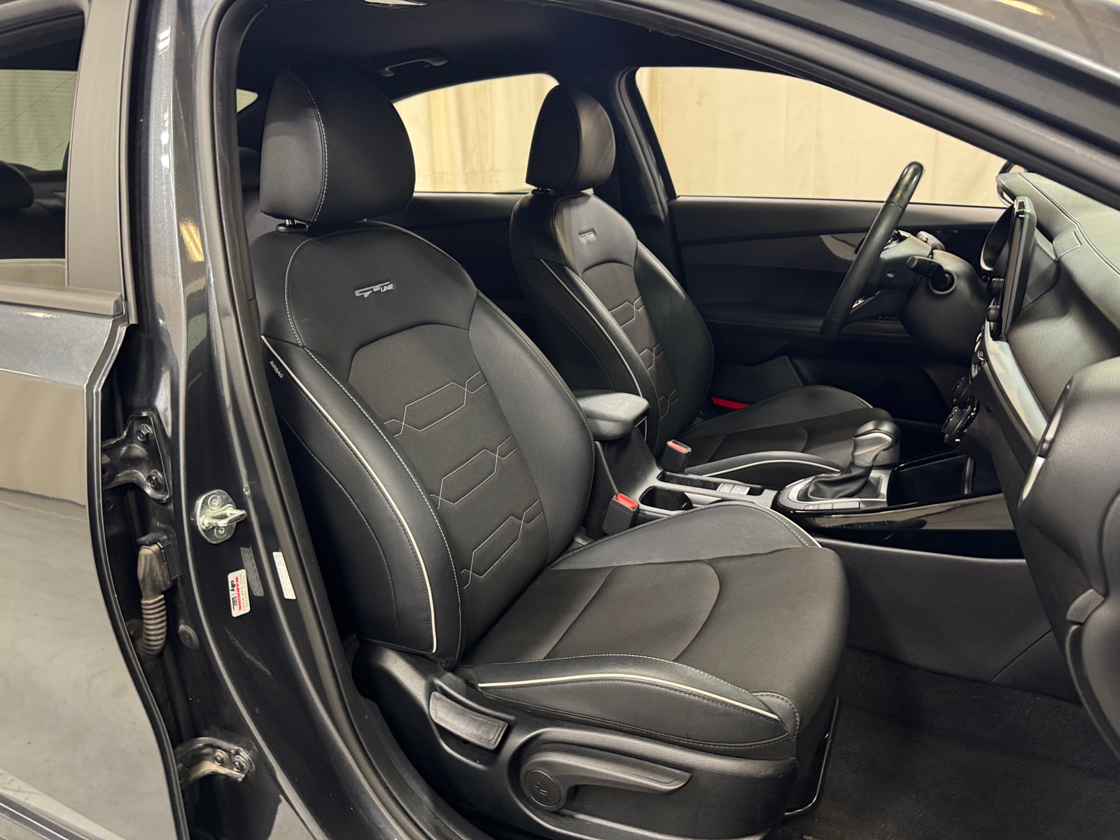 Thumbnail: 2023 Kia Forte - 2