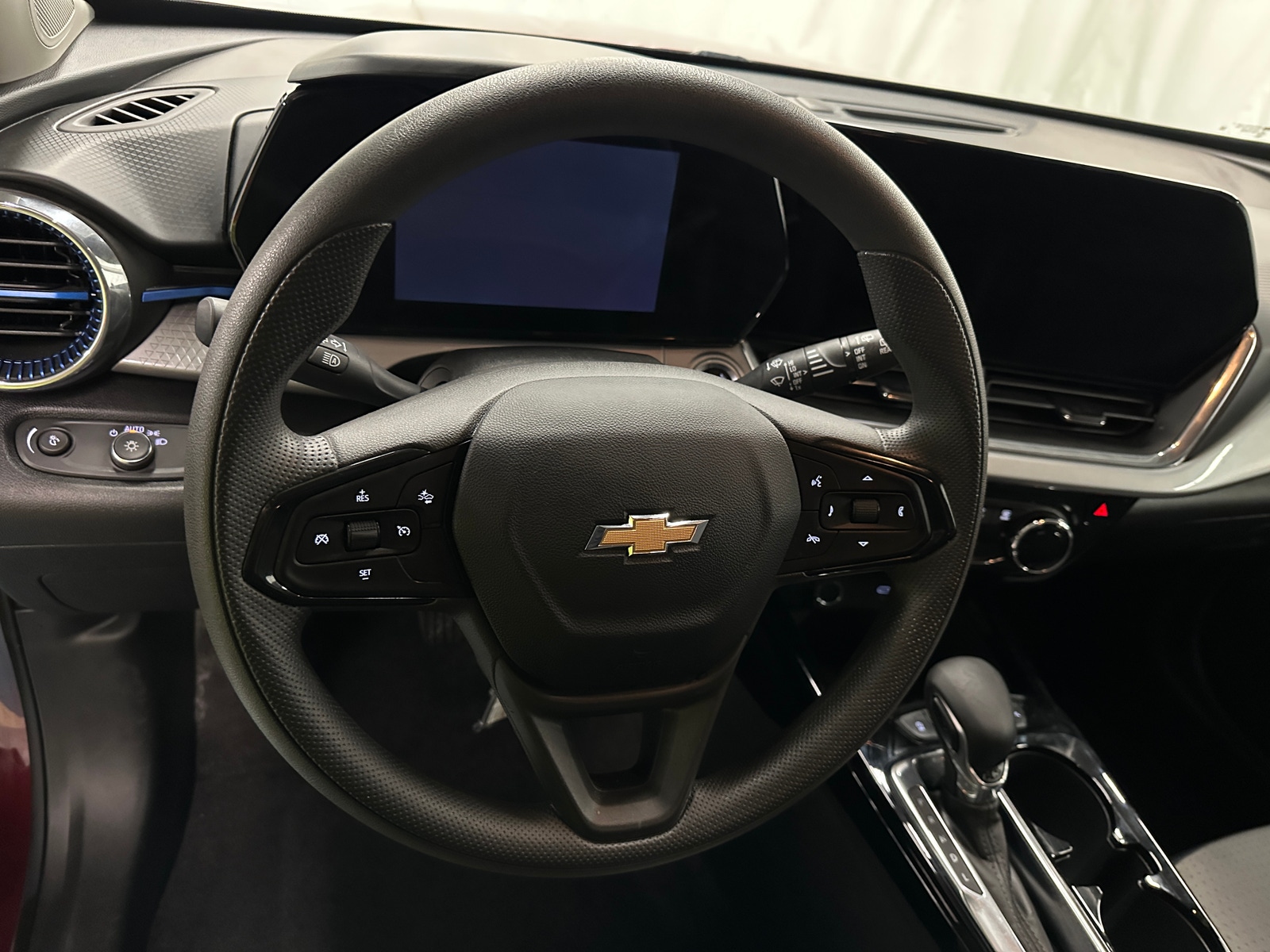 Thumbnail: 2025 Chevrolet Trax - 5