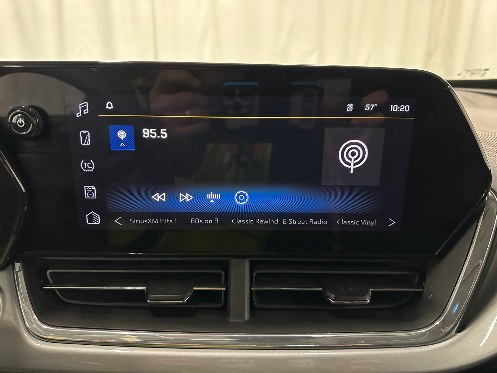 Thumbnail: 2025 Chevrolet Trax - 4