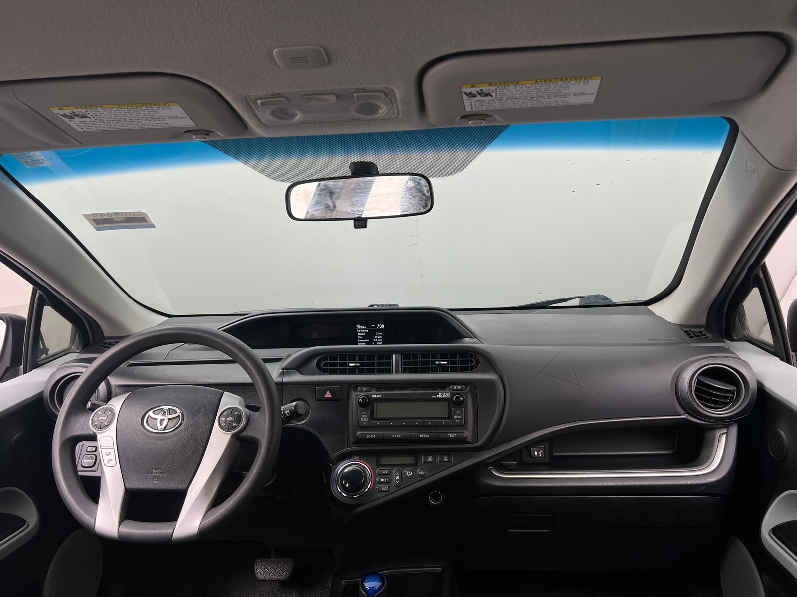 Thumbnail: 2014 Toyota Prius c - 3