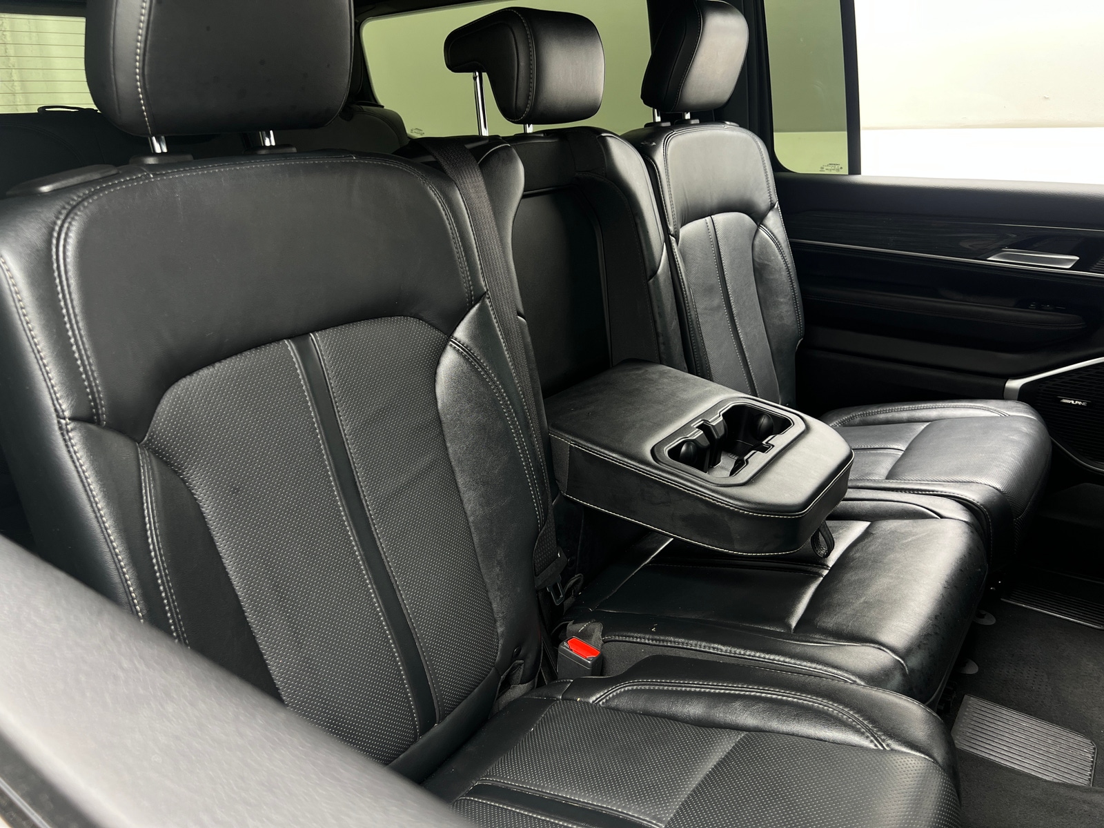 Thumbnail: 2022 Jeep Wagoneer - 5