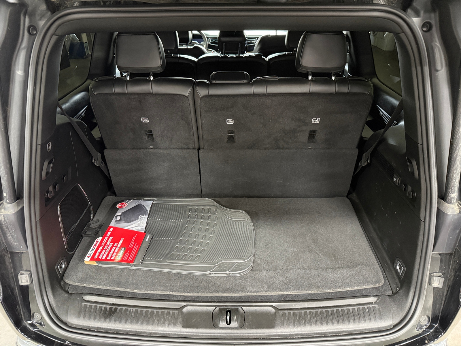 Thumbnail: 2022 Jeep Wagoneer - 6