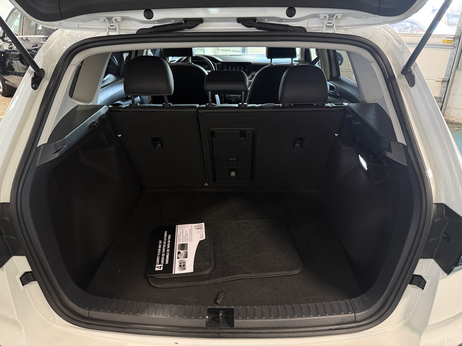 Thumbnail: 2025 Volkswagen Taos - 6