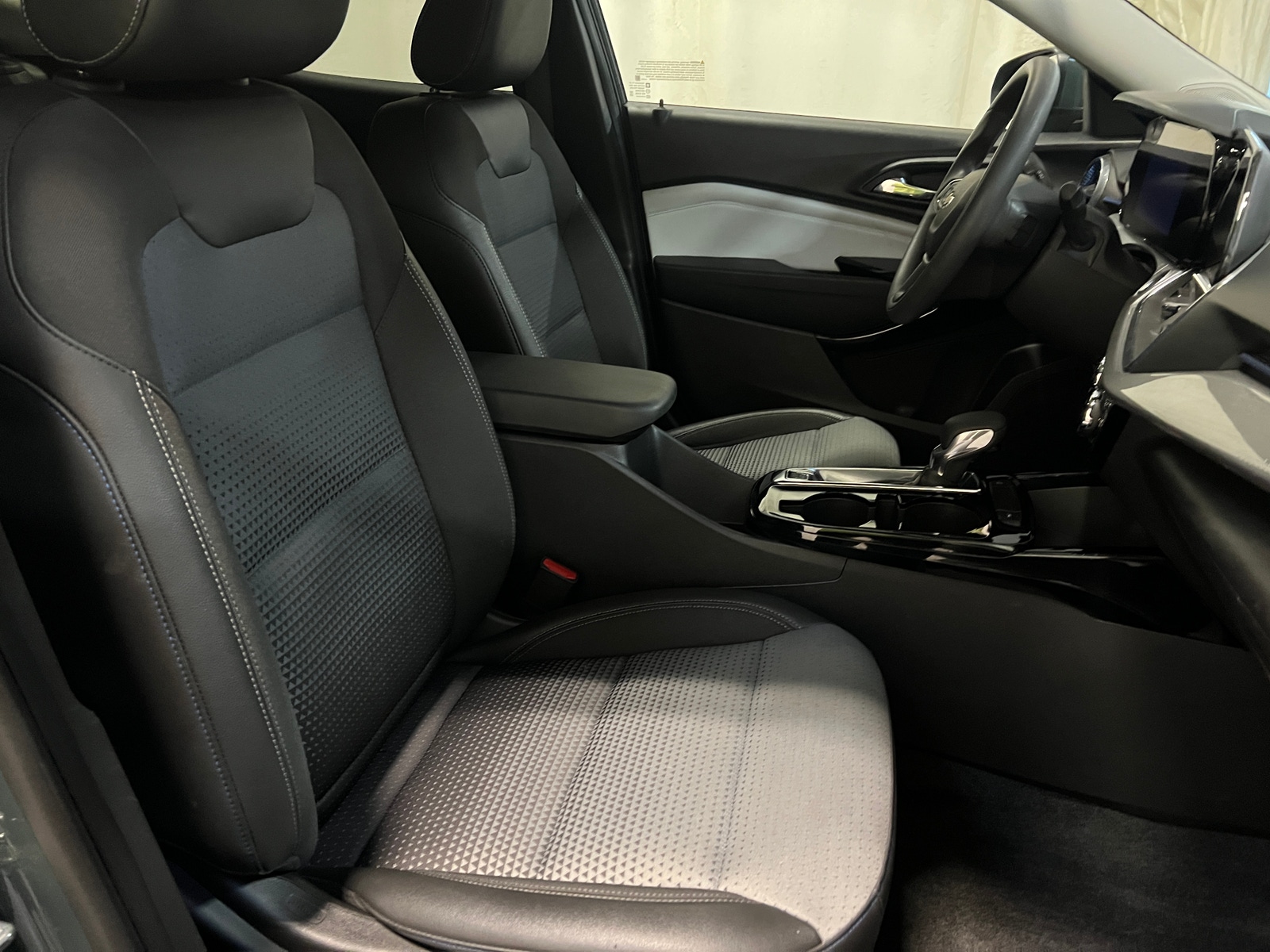 Thumbnail: 2025 Chevrolet Trax - 2