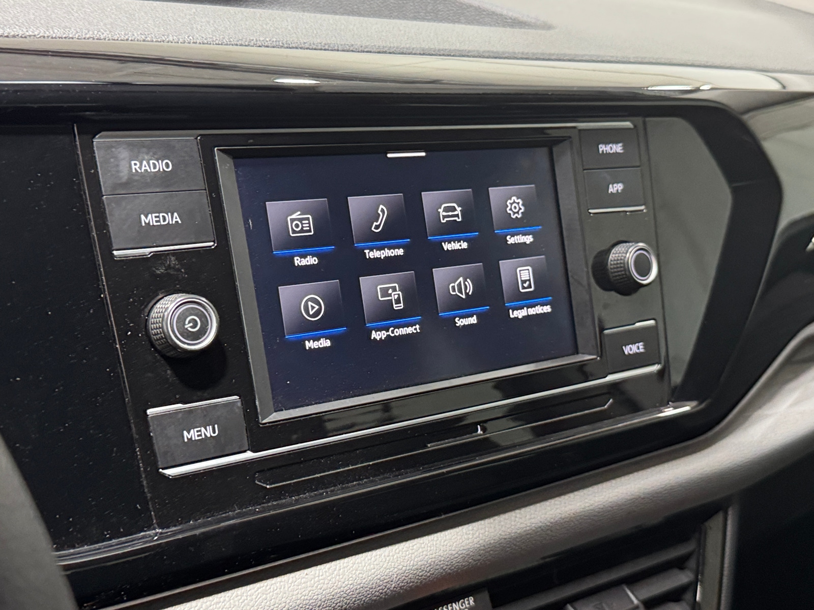 Thumbnail: 2022 Volkswagen Taos - 4