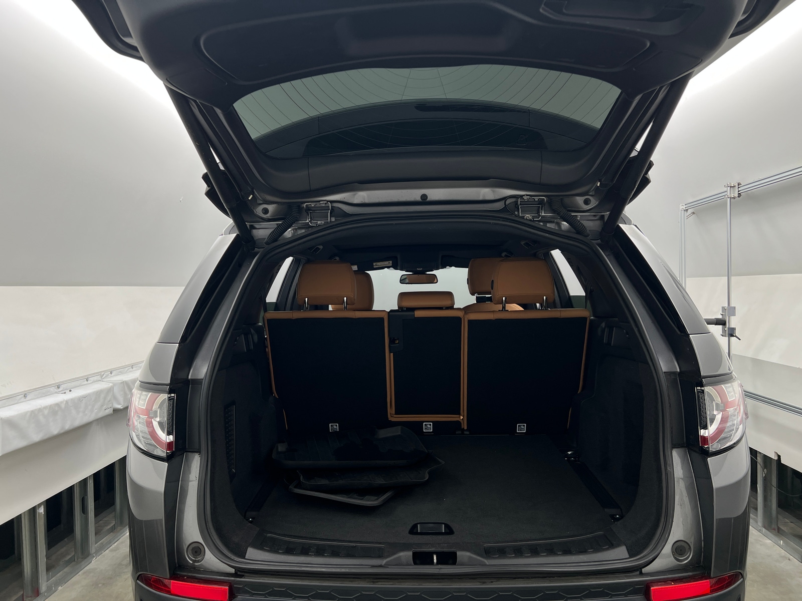 Thumbnail: 2019 Land Rover Discovery Sport - 6