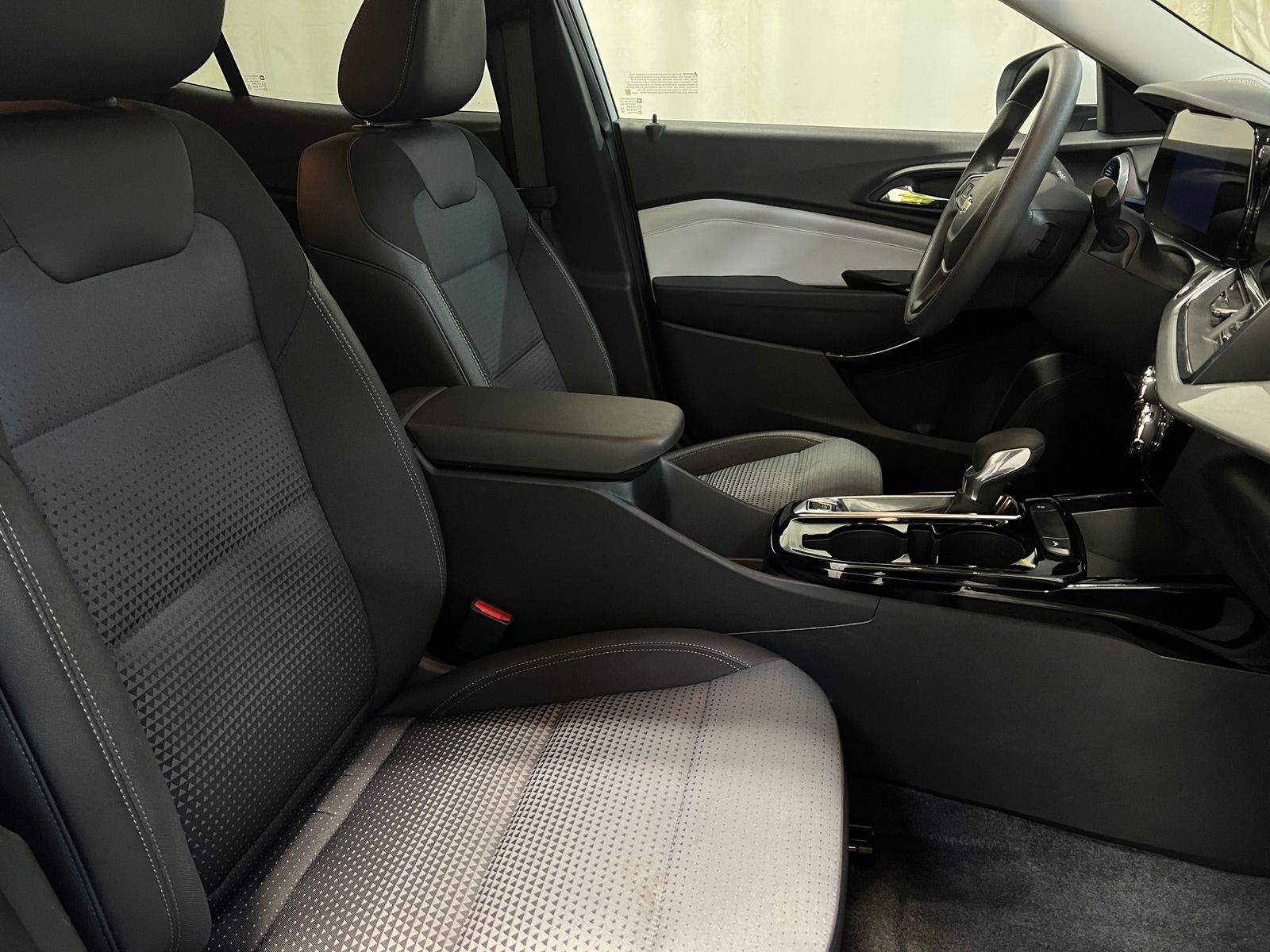 Thumbnail: 2025 Chevrolet Trax - 2