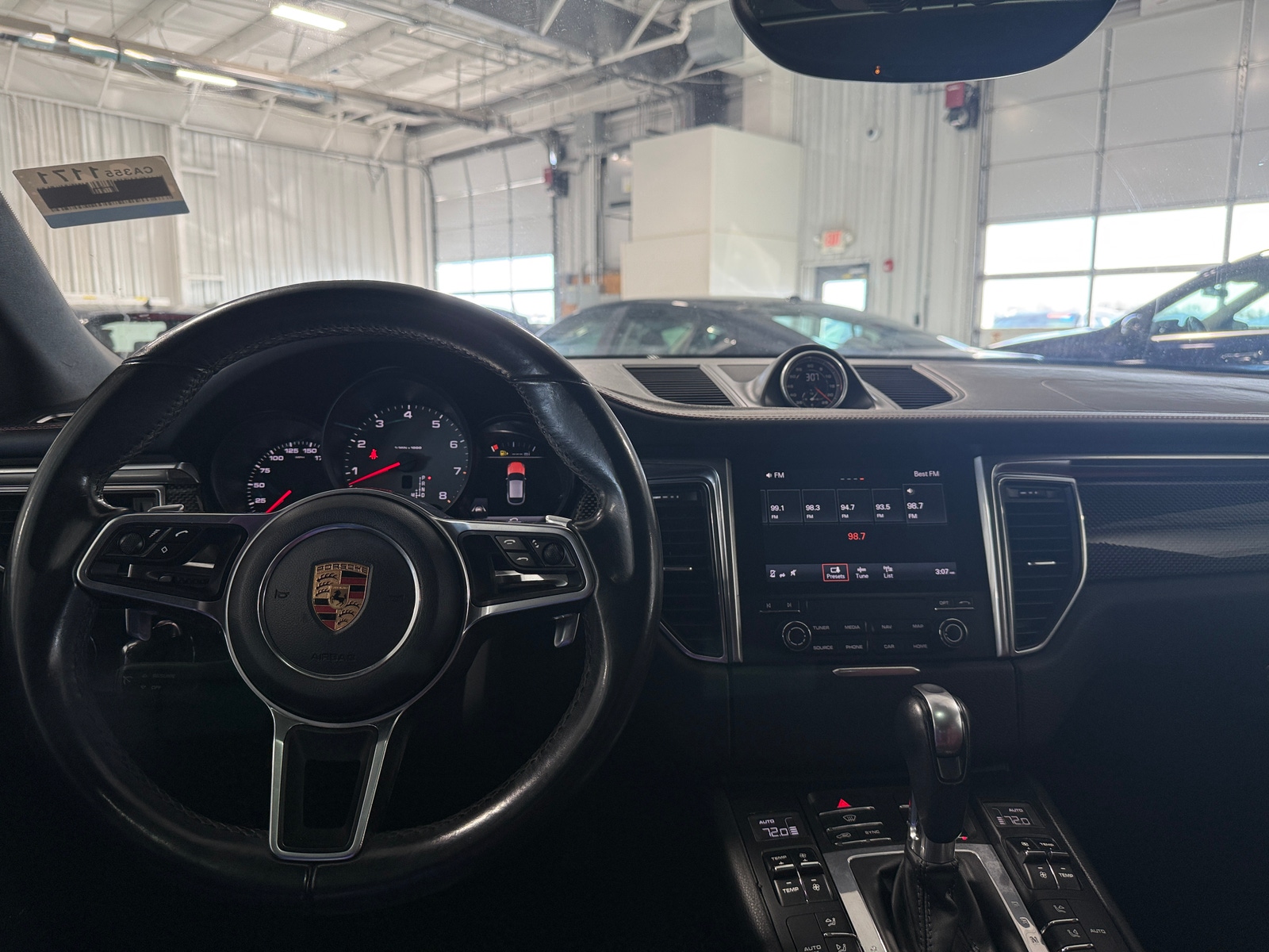 Thumbnail: 2017 Porsche Macan - 2