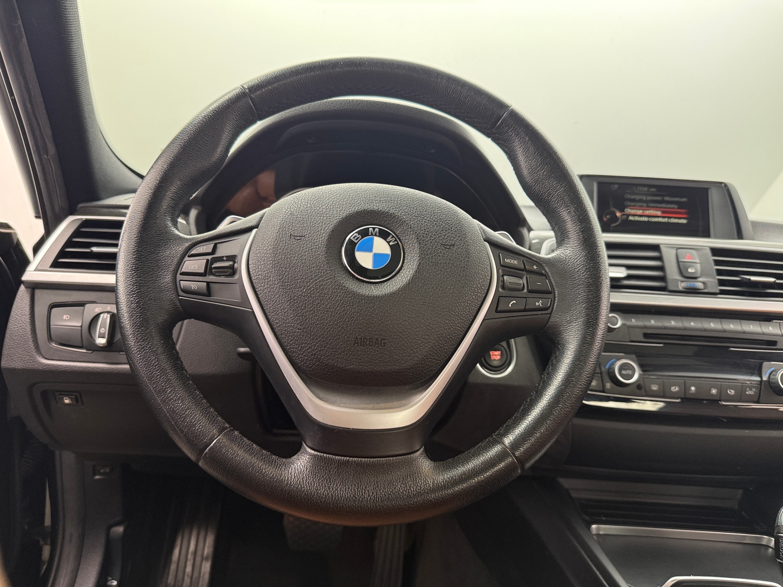 Thumbnail: 2017 BMW 3 Series - 4