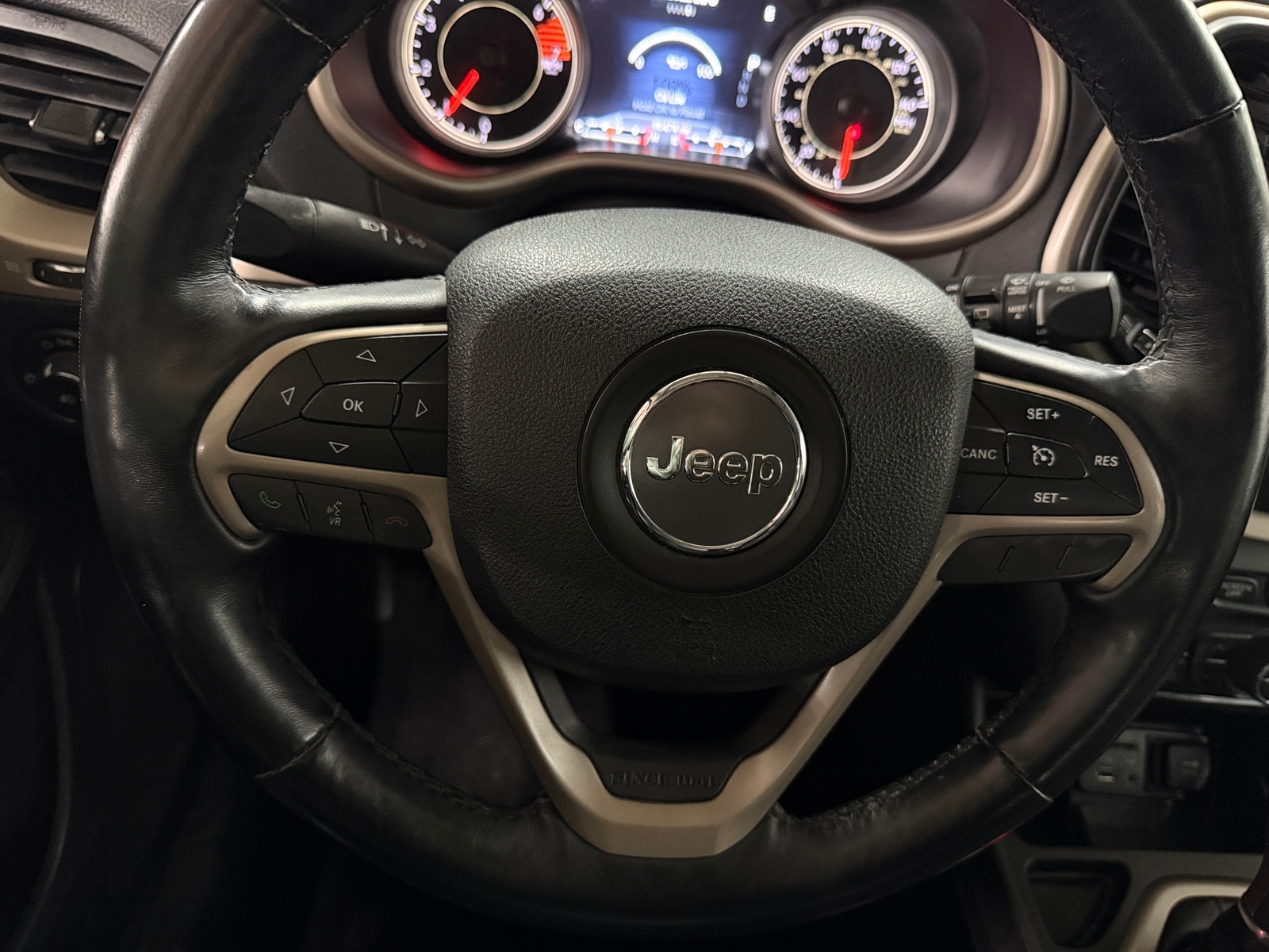 Thumbnail: 2017 Jeep Cherokee - 4