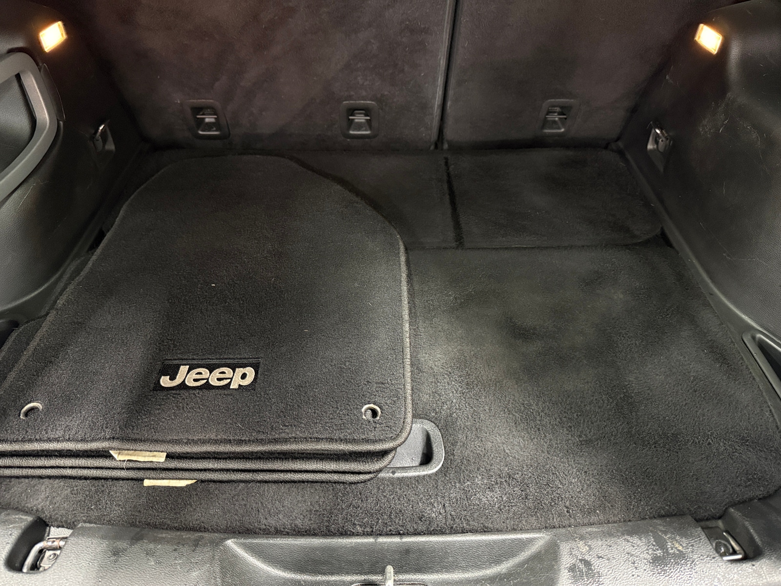 Thumbnail: 2017 Jeep Cherokee - 6