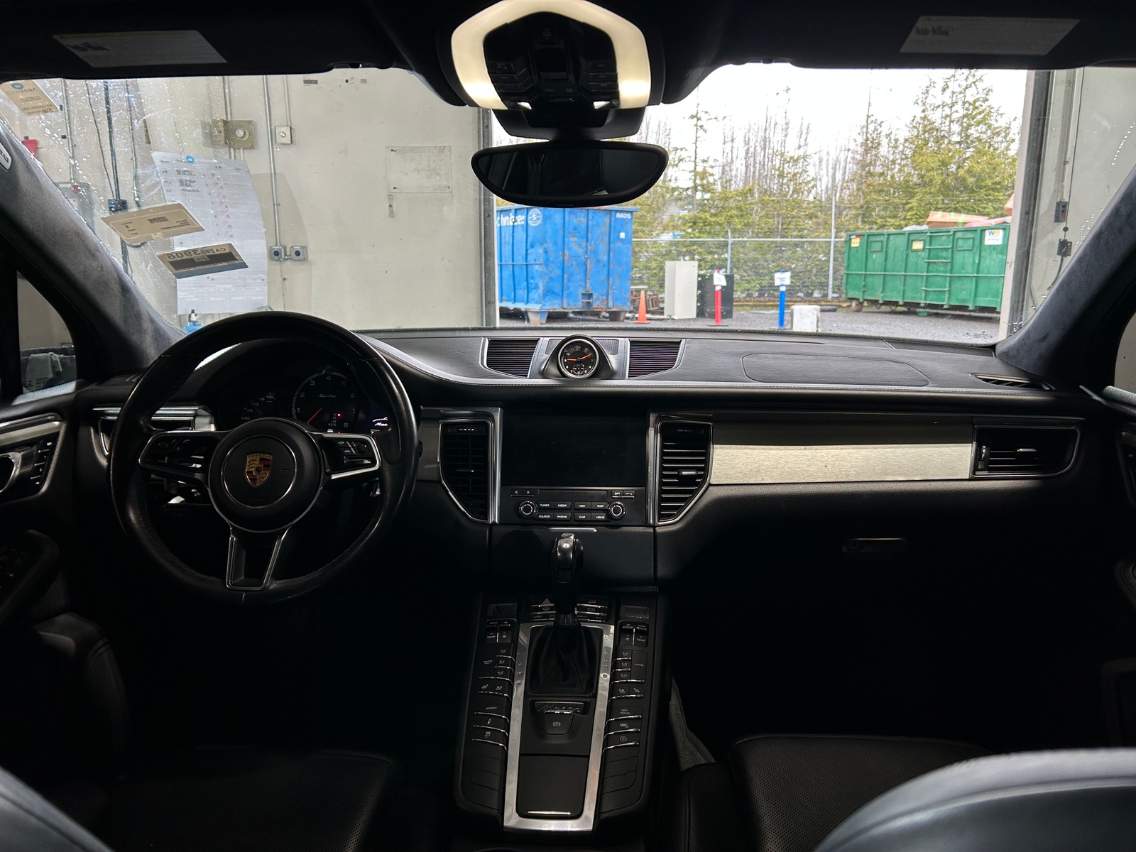 Thumbnail: 2017 Porsche Macan - 2