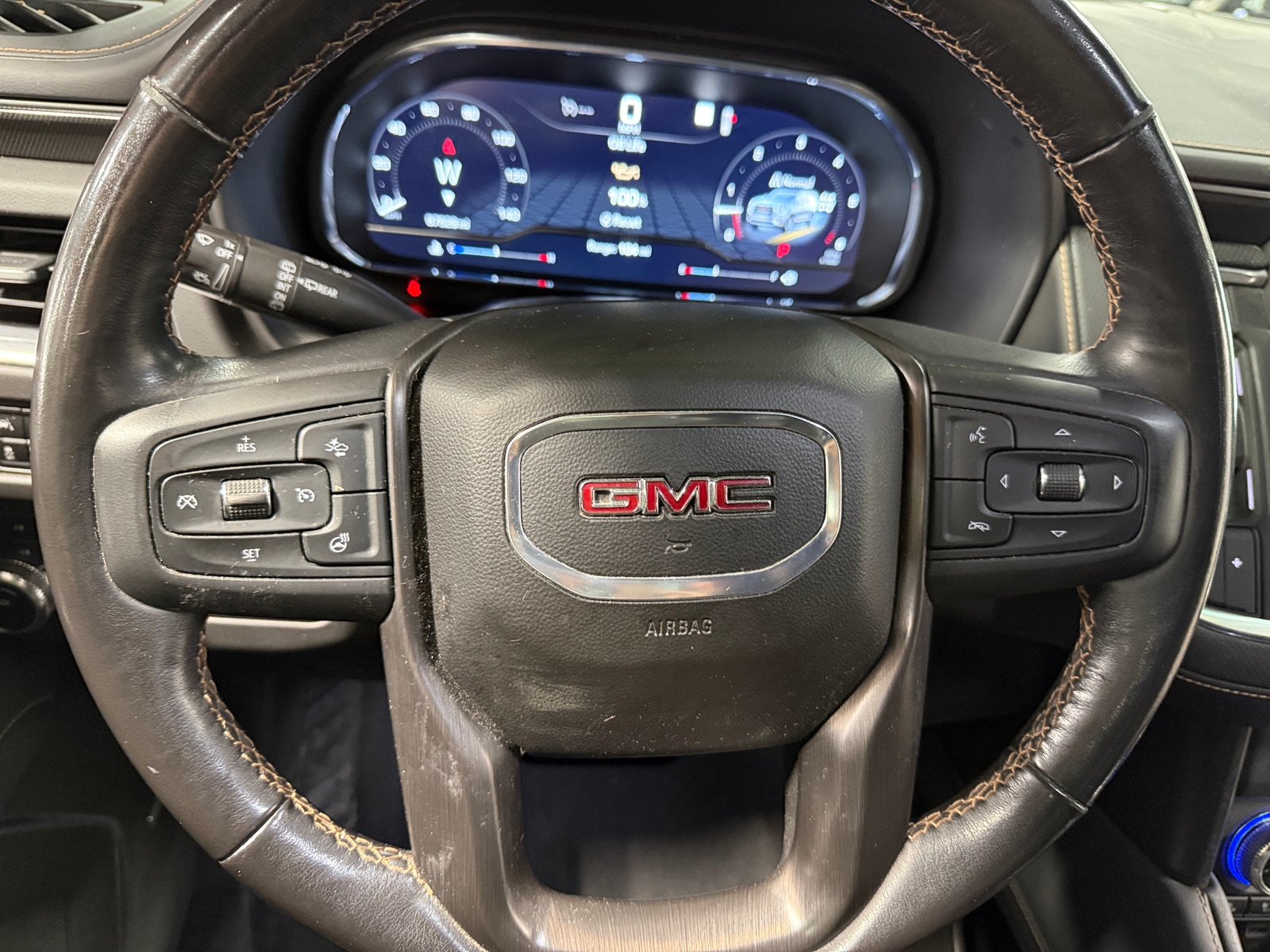 Thumbnail: 2023 GMC Yukon XL - 4