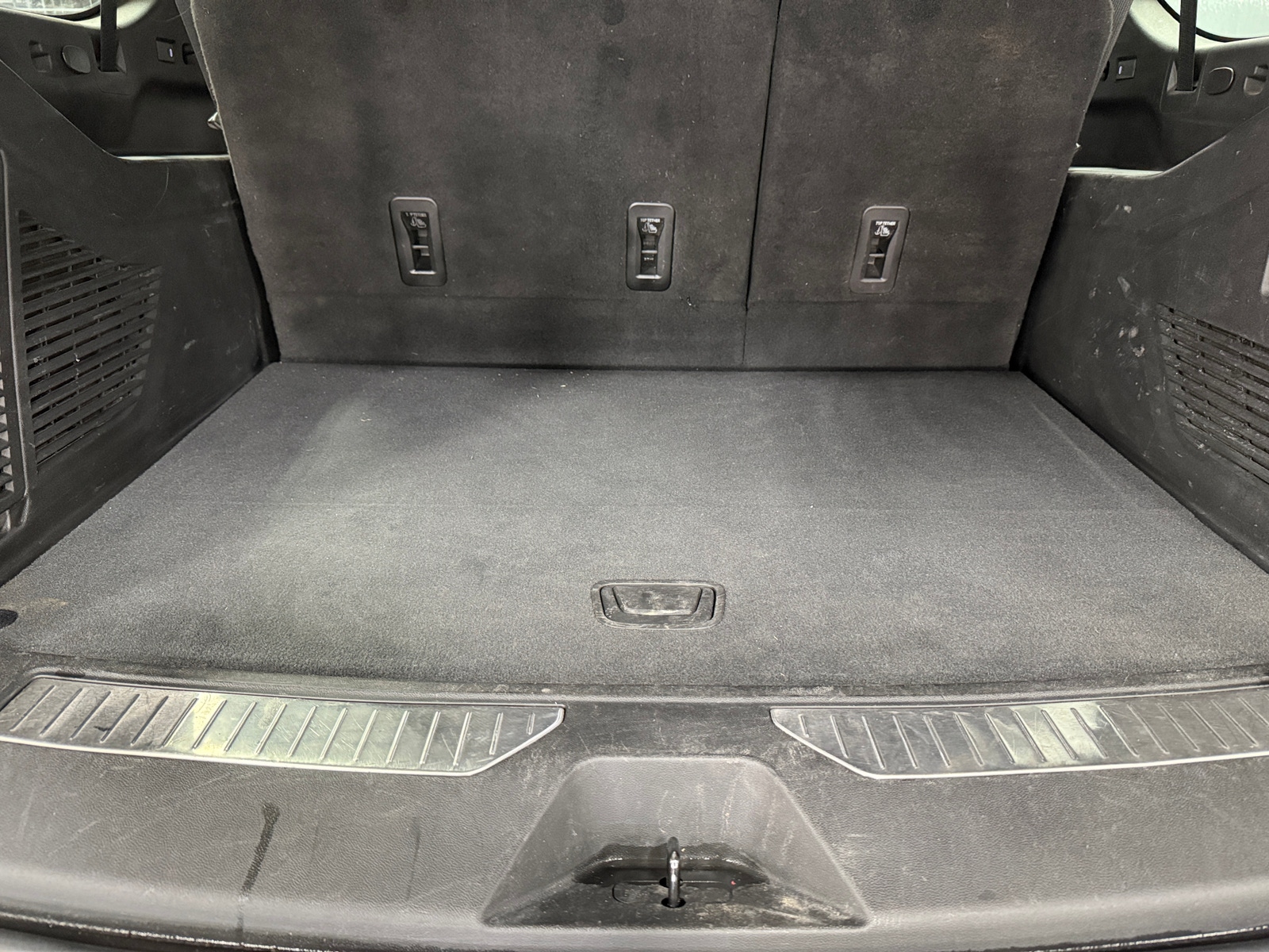 Thumbnail: 2023 GMC Yukon XL - 6