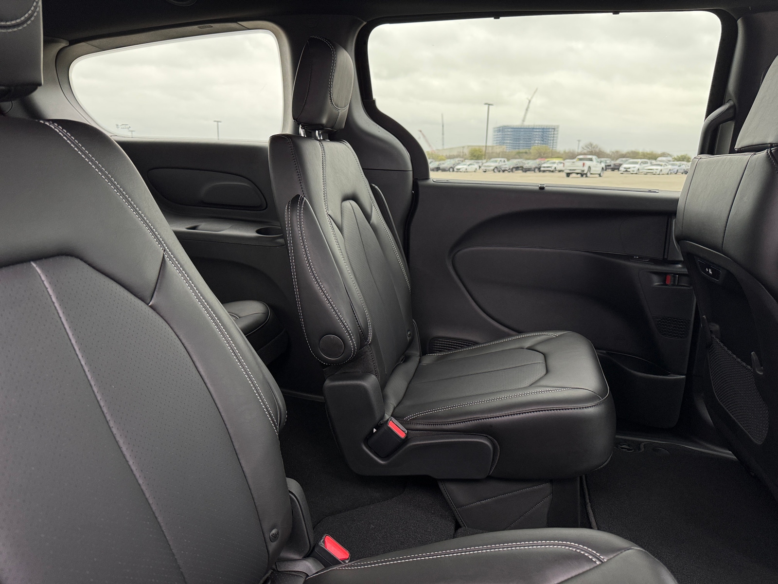 Thumbnail: 2026 Chrysler Pacifica - 5