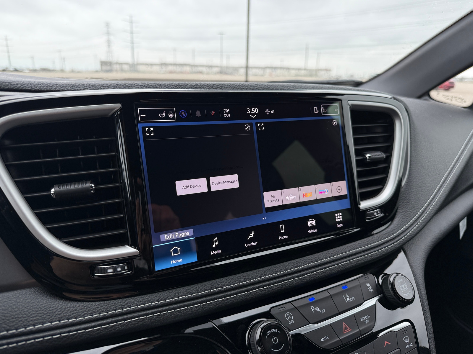 Thumbnail: 2026 Chrysler Pacifica - 3
