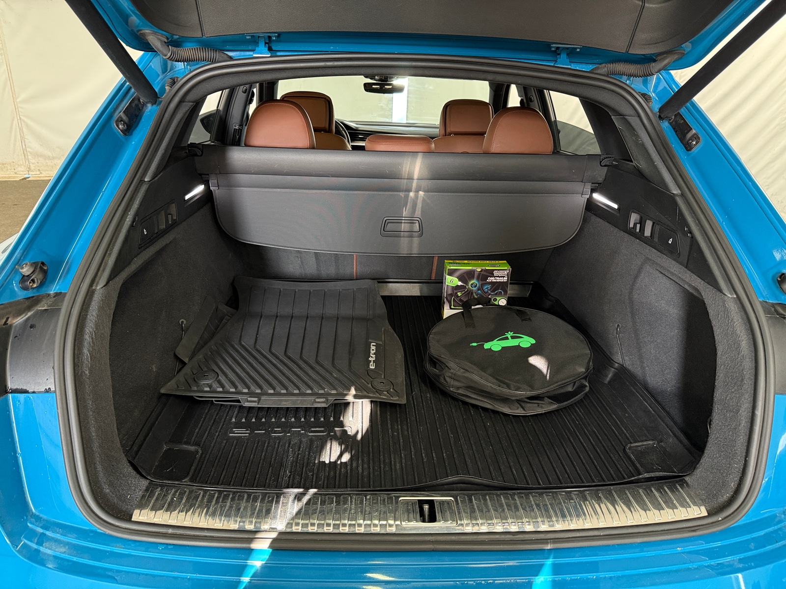 Thumbnail: 2019 Audi e-tron - 6