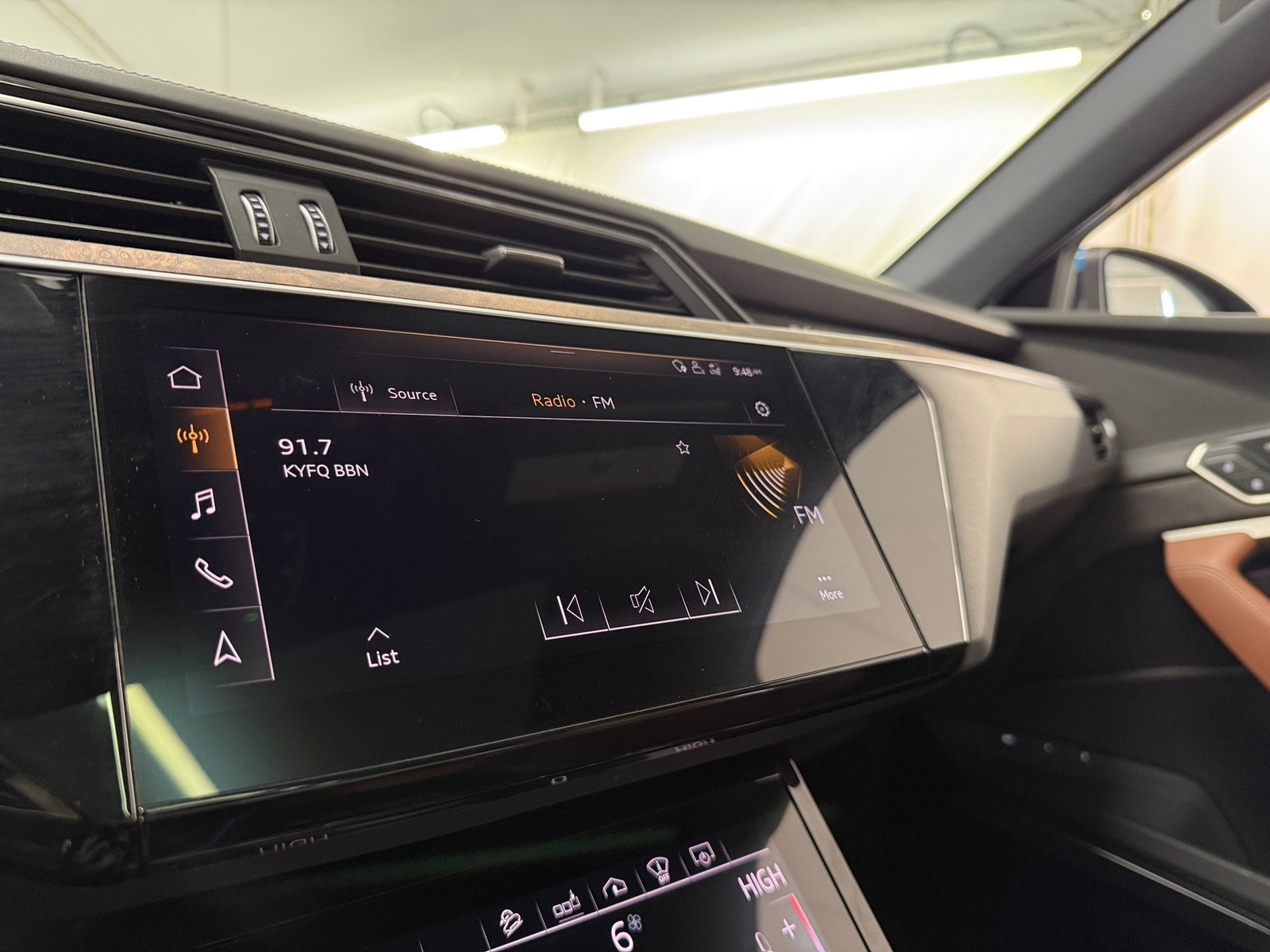 Thumbnail: 2019 Audi e-tron - 3