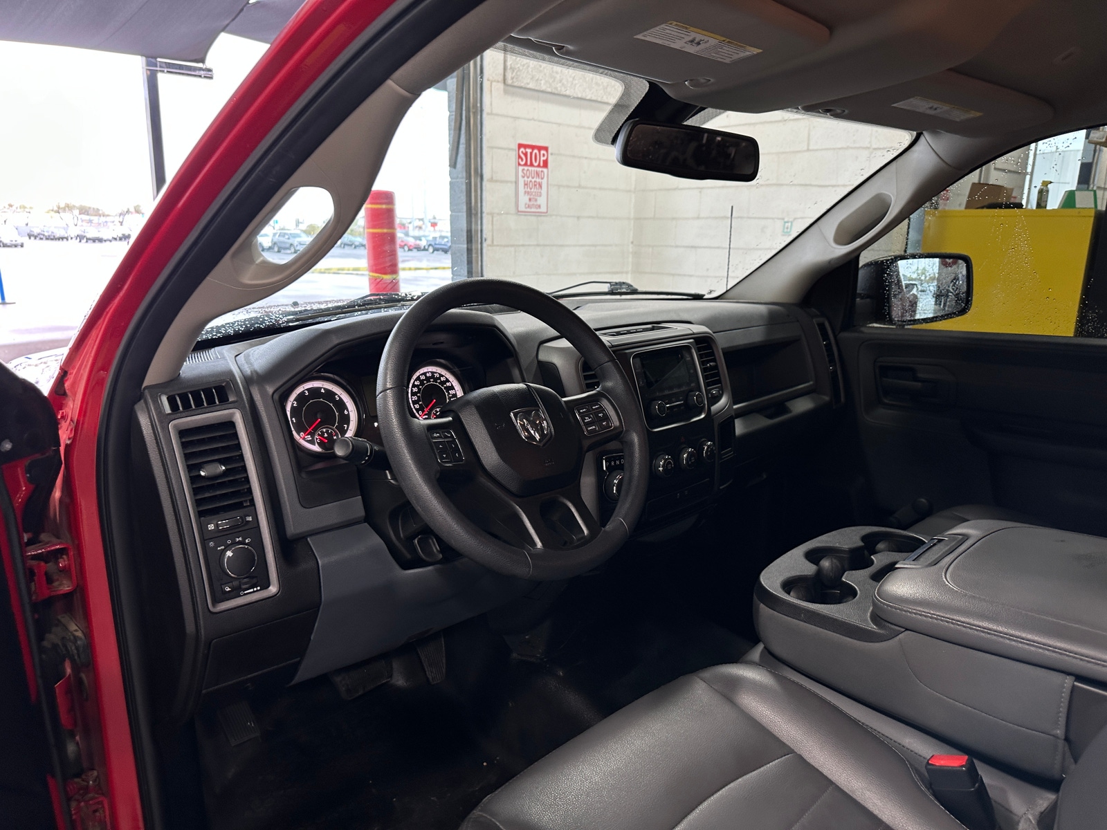 Thumbnail: 2019 RAM 1500 Classic - 3