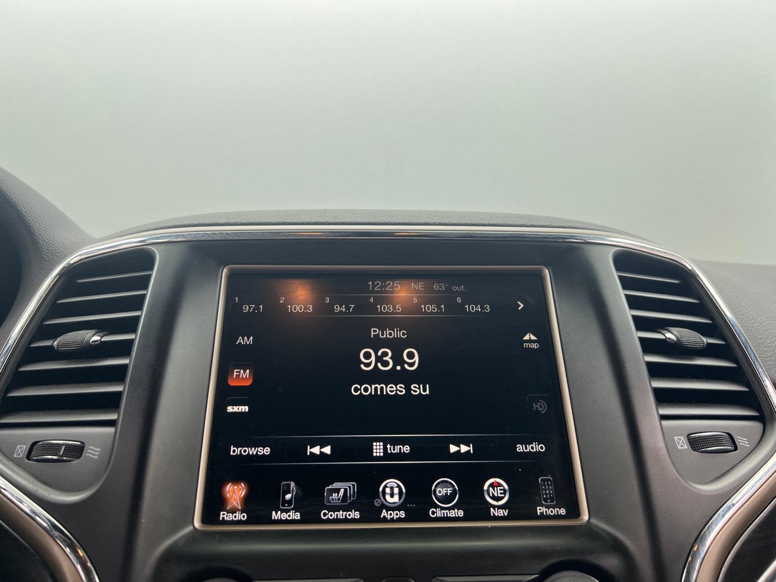 Thumbnail: 2015 Jeep Grand Cherokee - 3