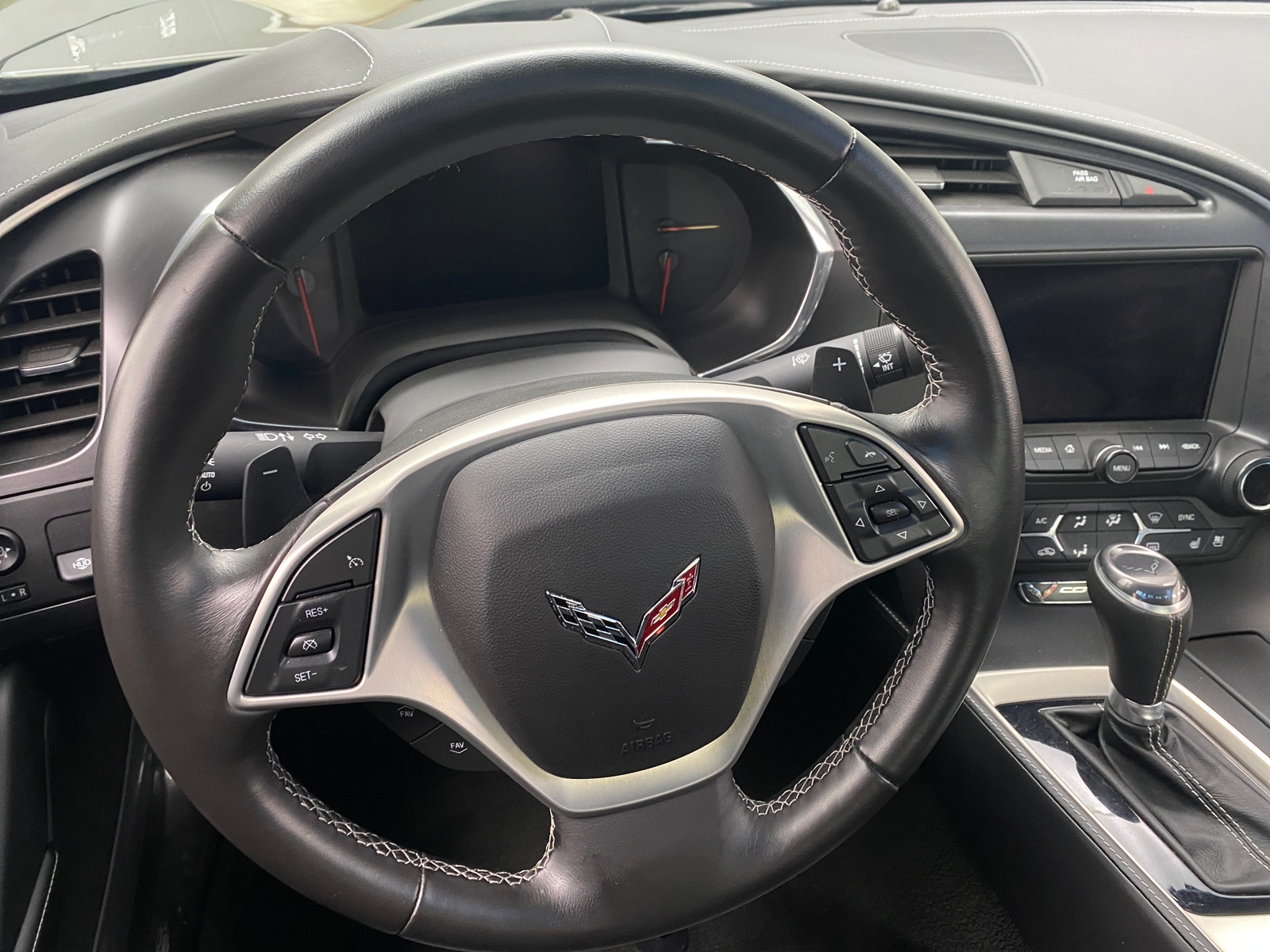 Thumbnail: 2015 Chevrolet Corvette - 3