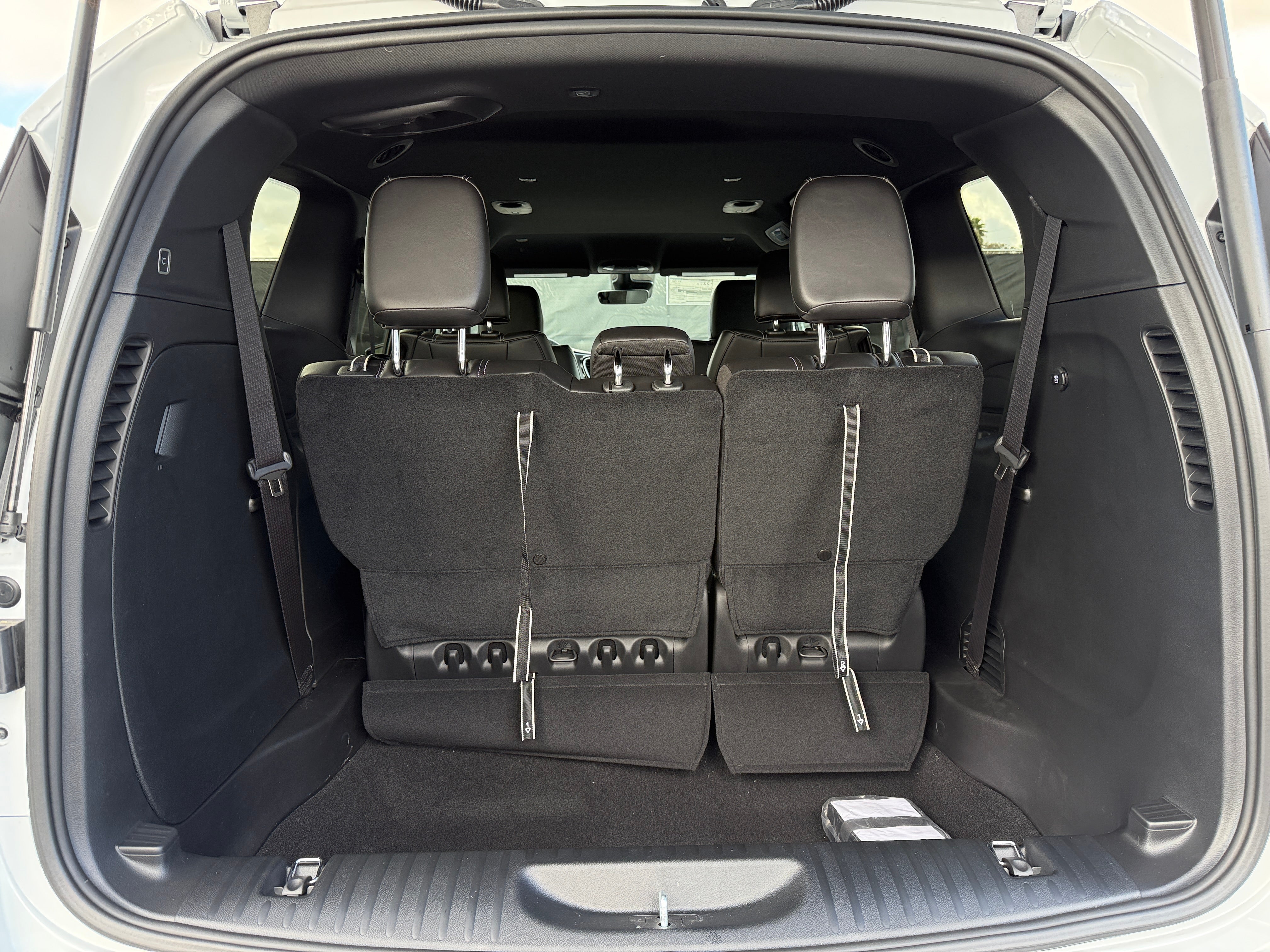 2026 Chrysler Voyager LX's photo