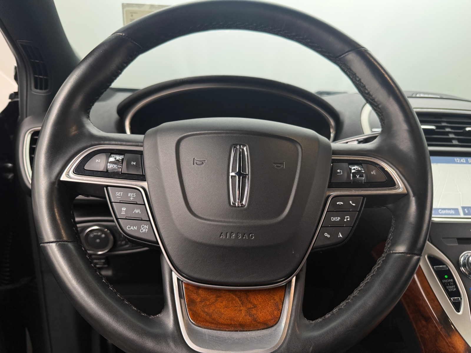 Thumbnail: 2020 Lincoln Nautilus - 4