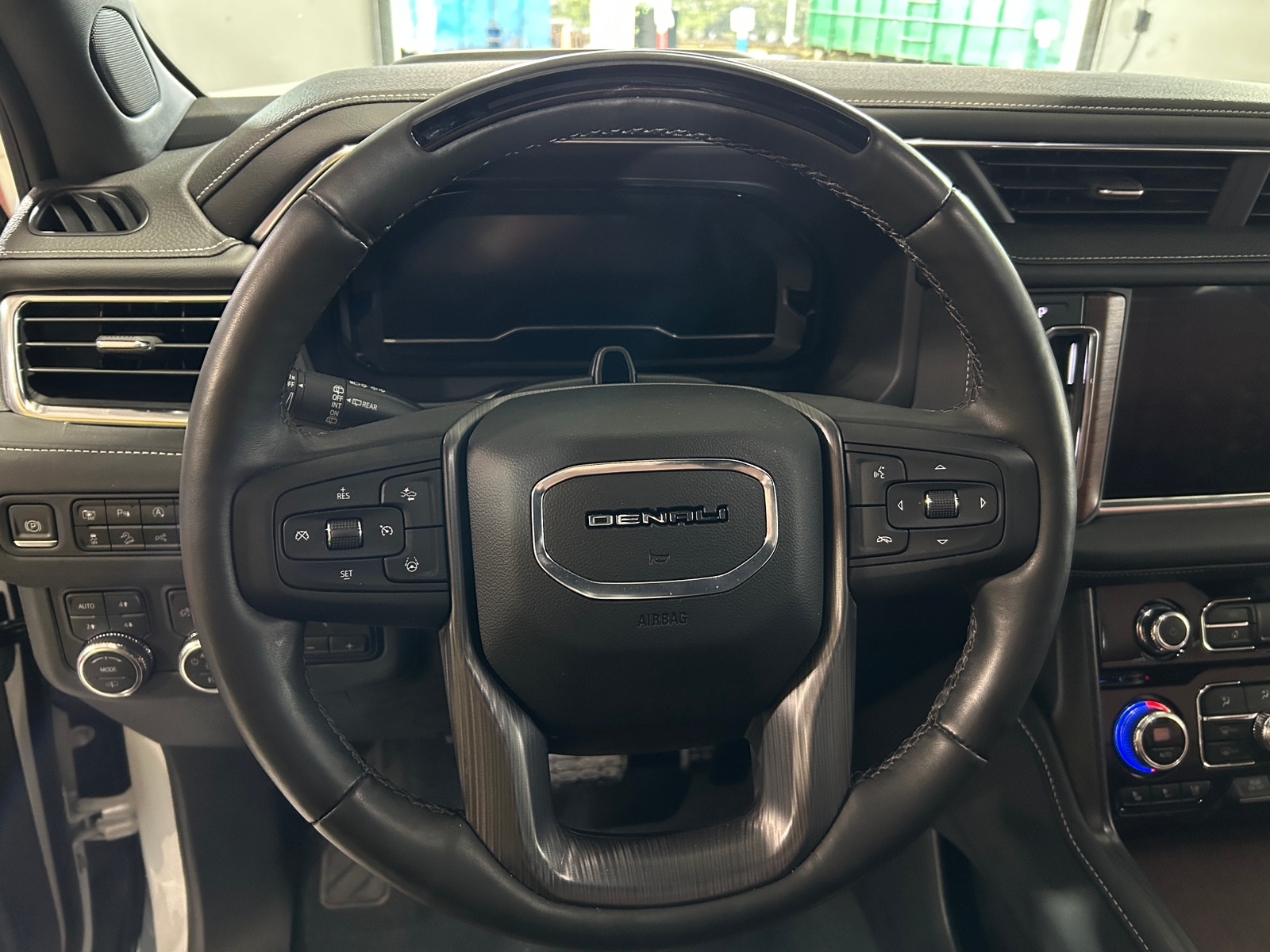 Thumbnail: 2023 GMC Yukon XL - 4