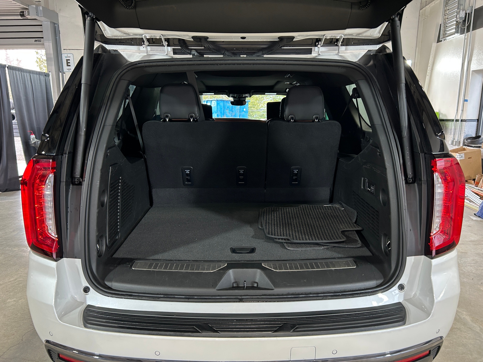 Thumbnail: 2023 GMC Yukon XL - 6