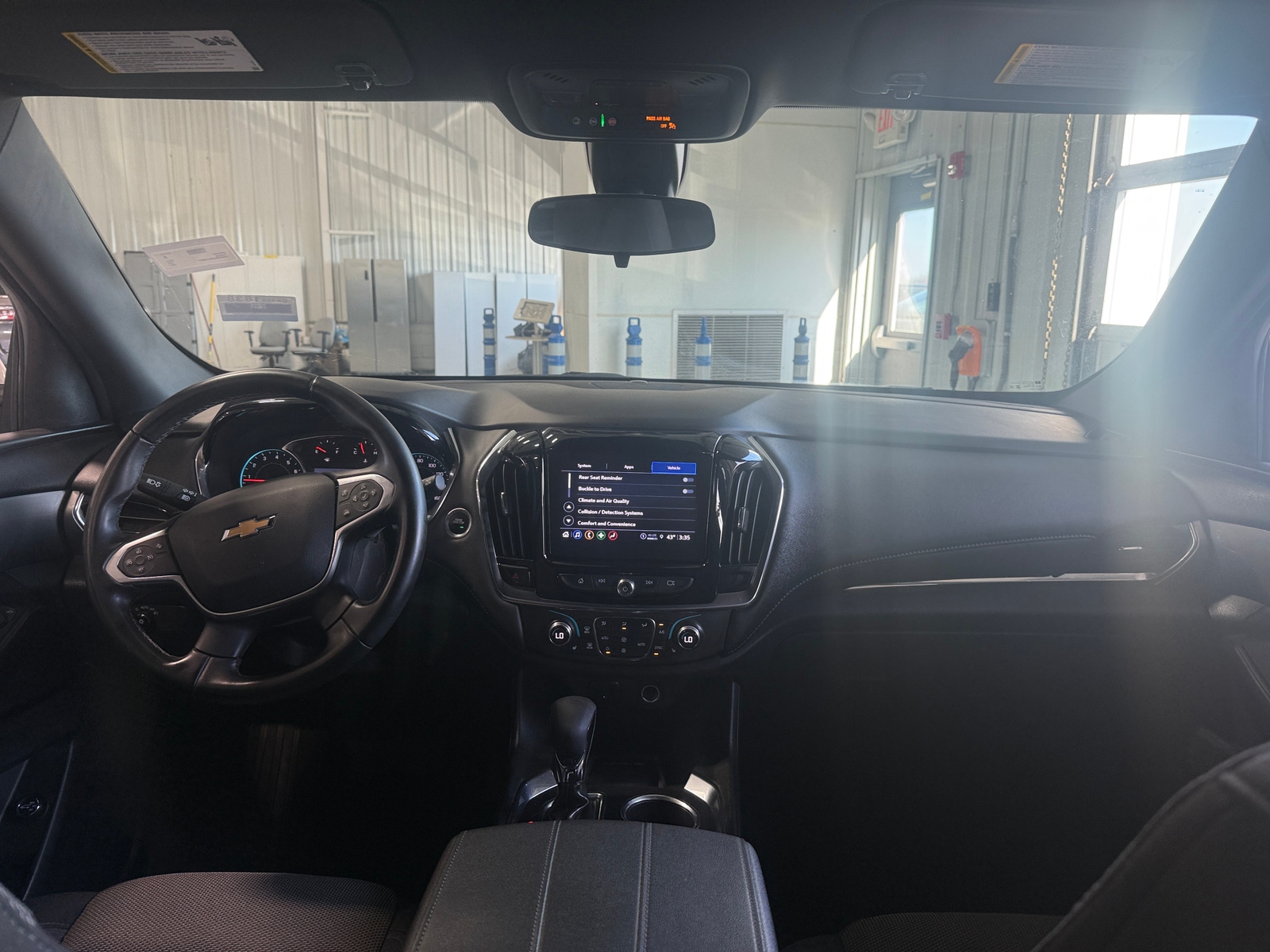 Thumbnail: 2023 Chevrolet Traverse - 3