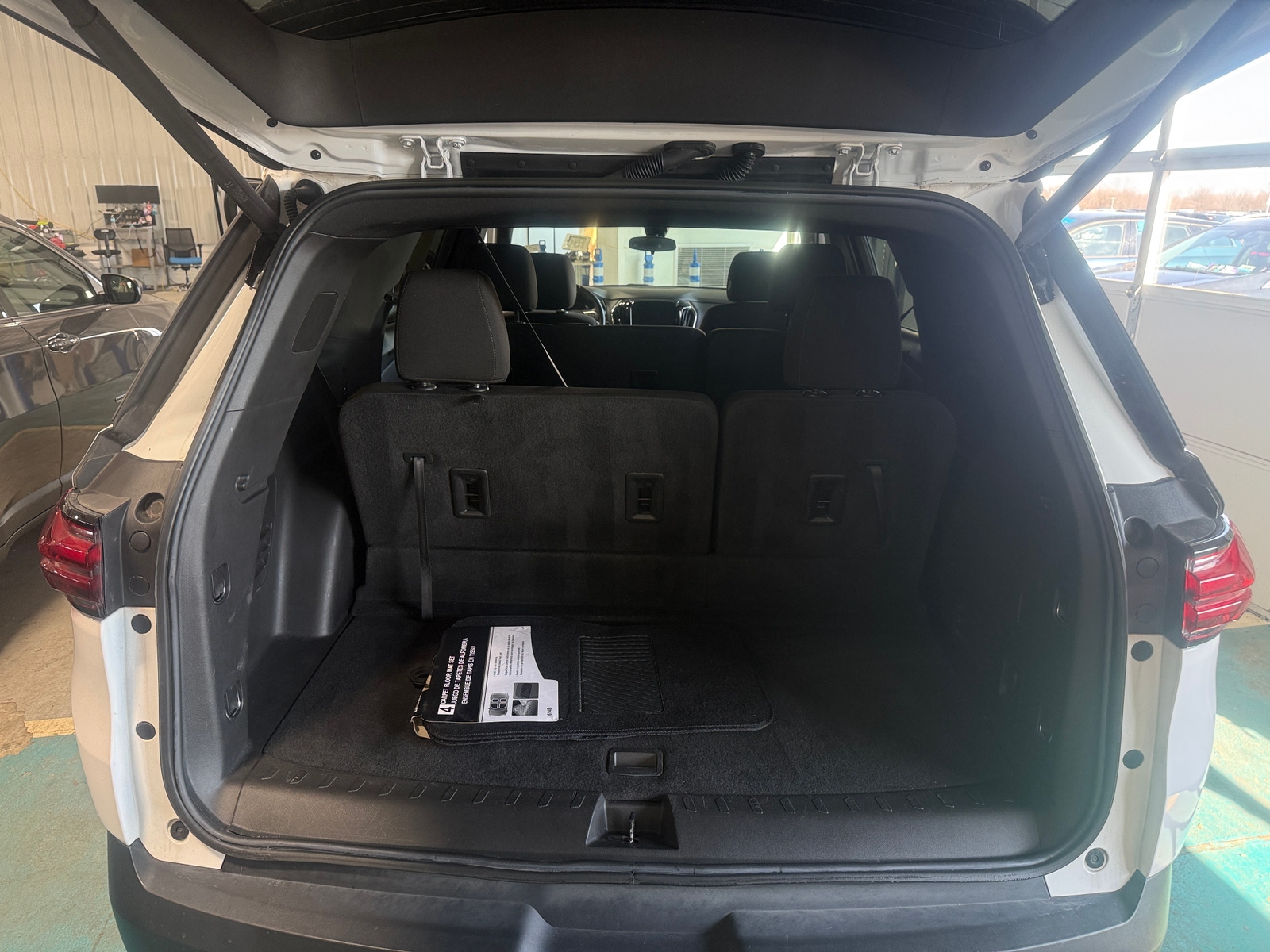 Thumbnail: 2023 Chevrolet Traverse - 7