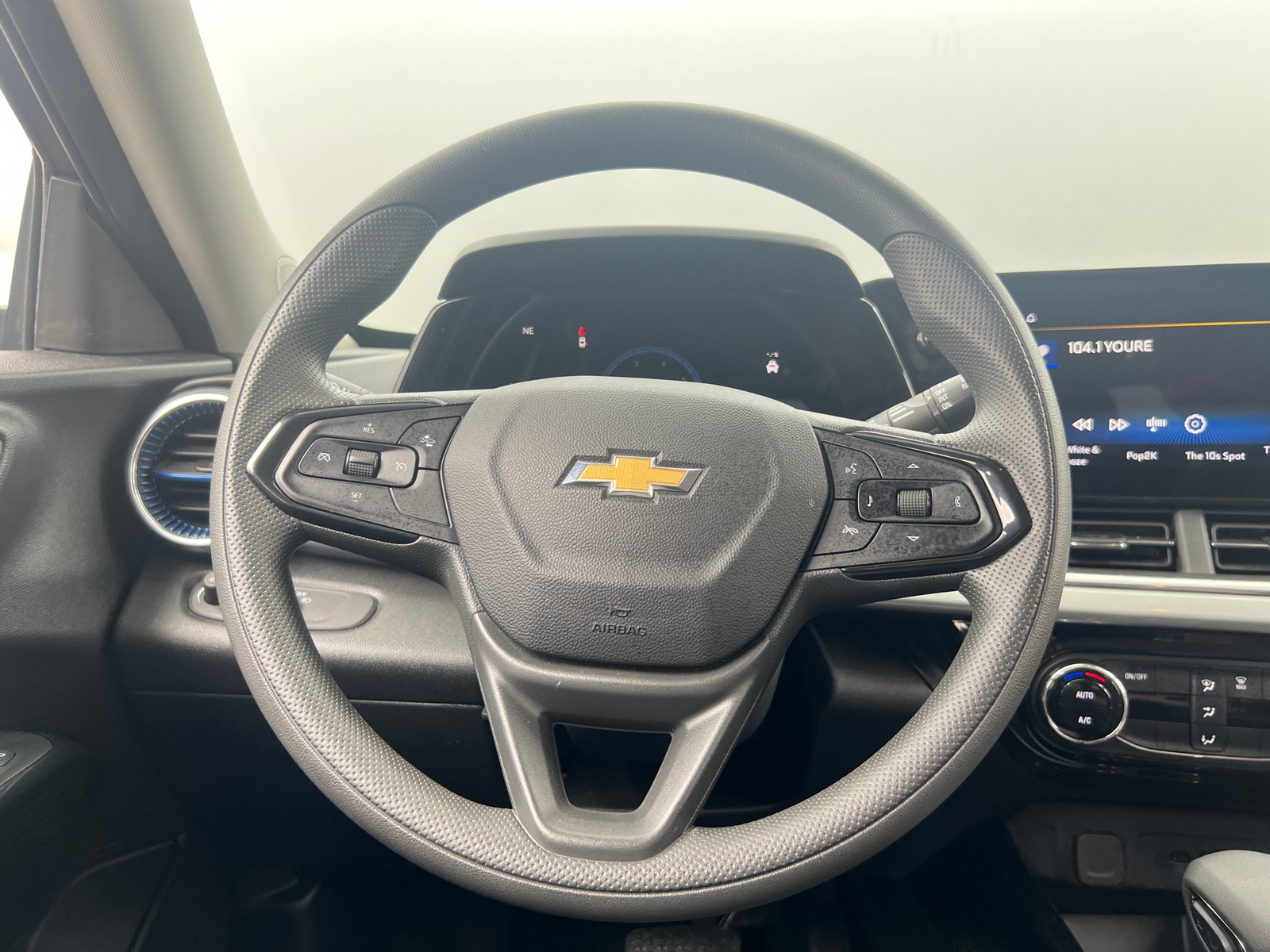 Thumbnail: 2025 Chevrolet Trax - 5