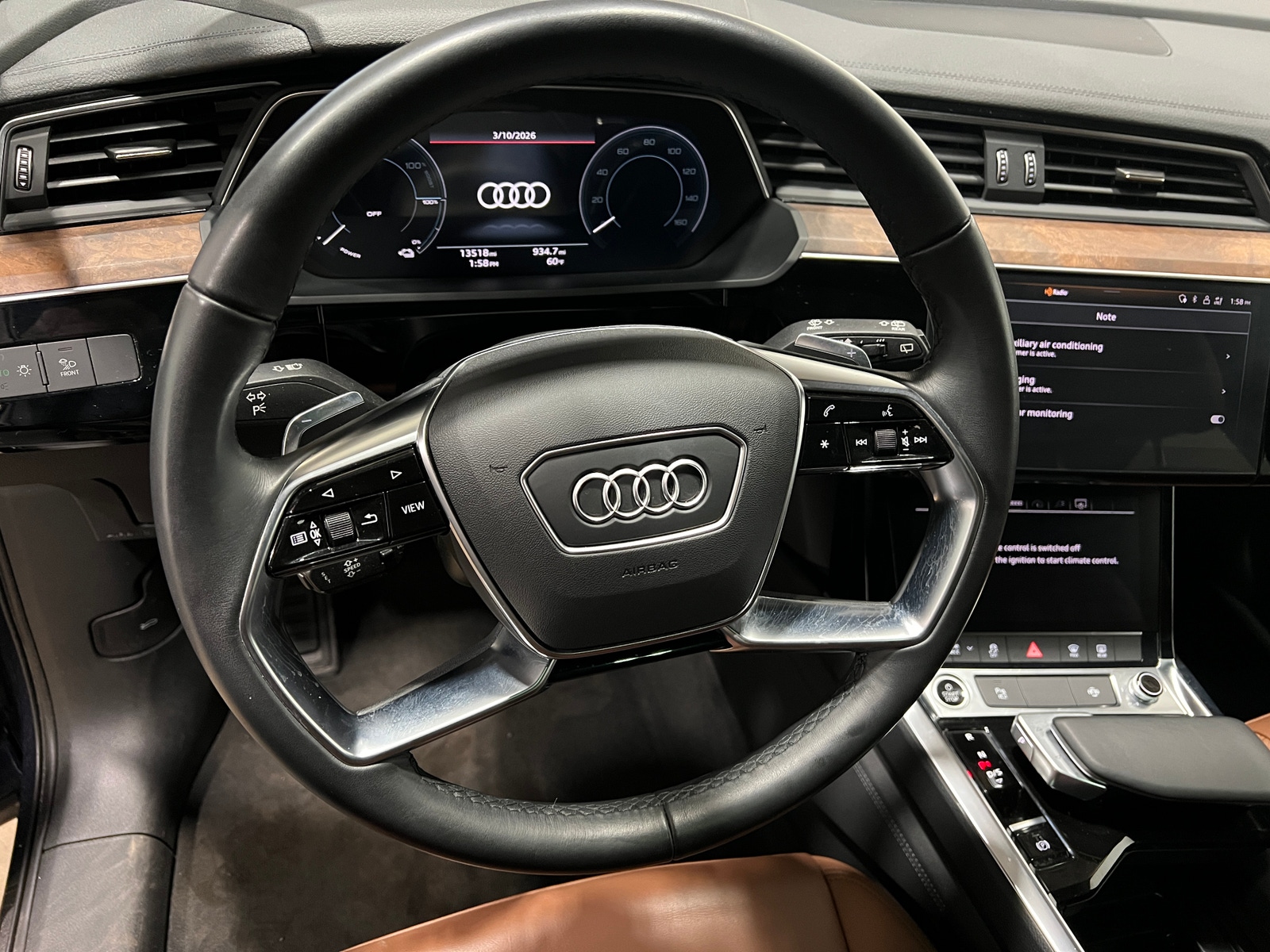 Thumbnail: 2022 Audi e-tron - 4