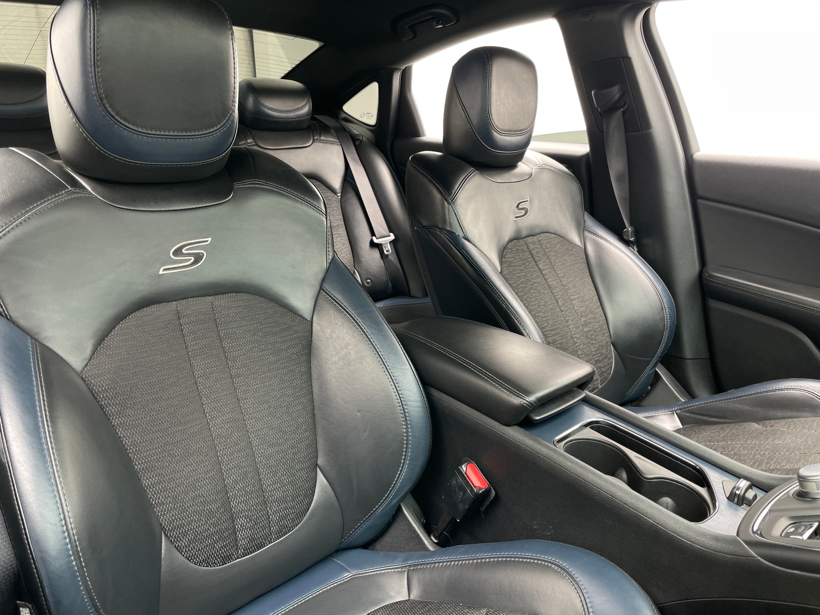 Thumbnail: 2016 Chrysler 200 - 2