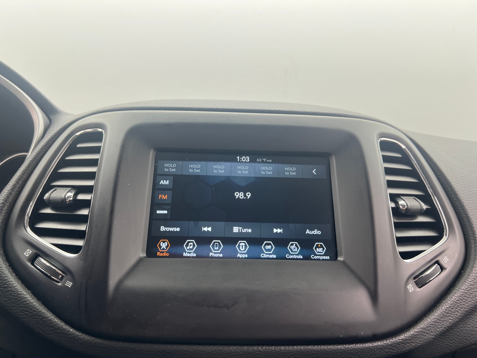 Thumbnail: 2019 Jeep Compass - 3