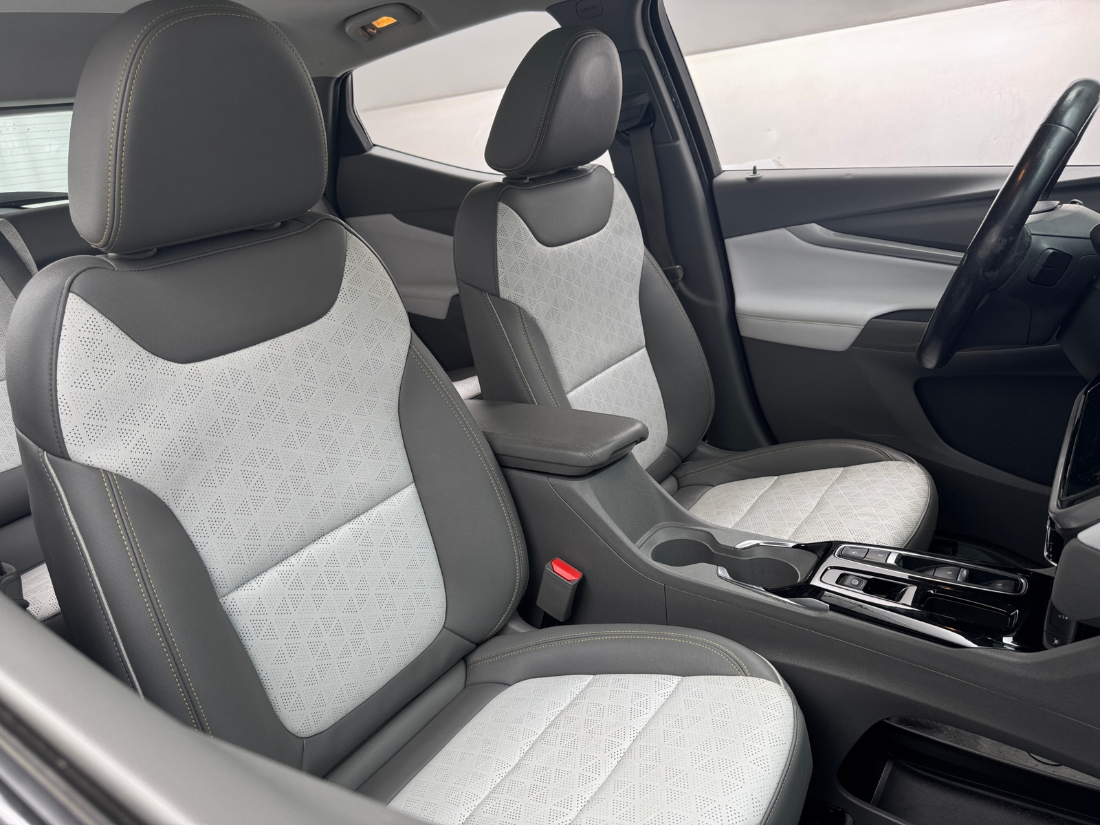 Thumbnail: 2022 Chevrolet Bolt EUV - 2