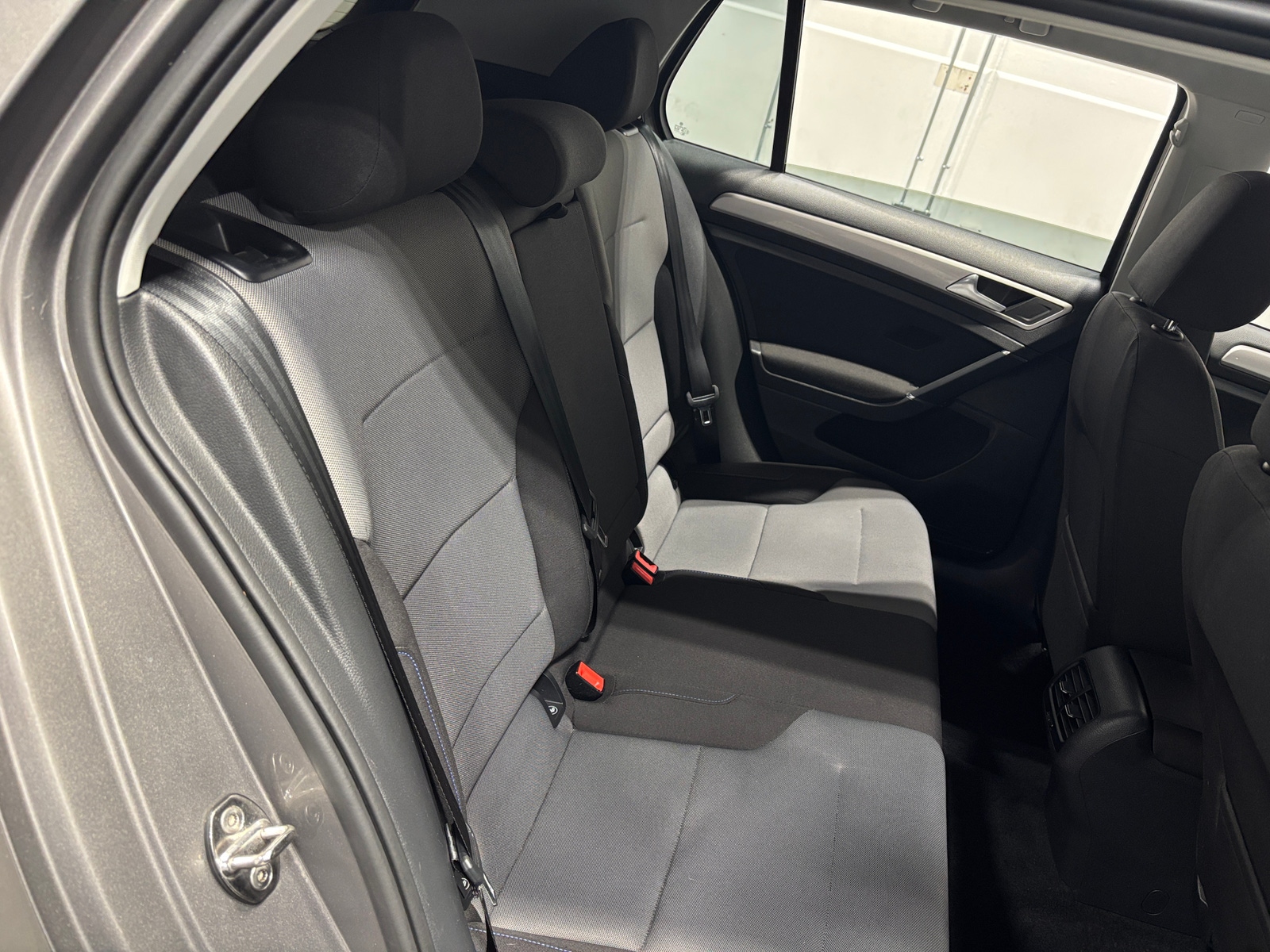 Thumbnail: 2016 Volkswagen e-Golf - 6