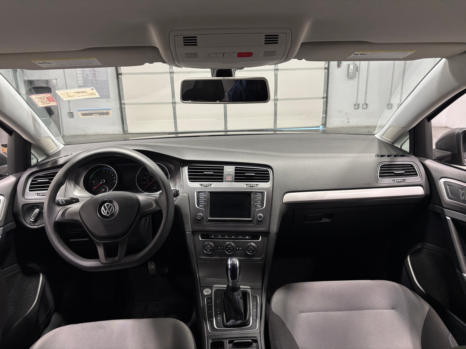 Thumbnail: 2016 Volkswagen e-Golf - 3