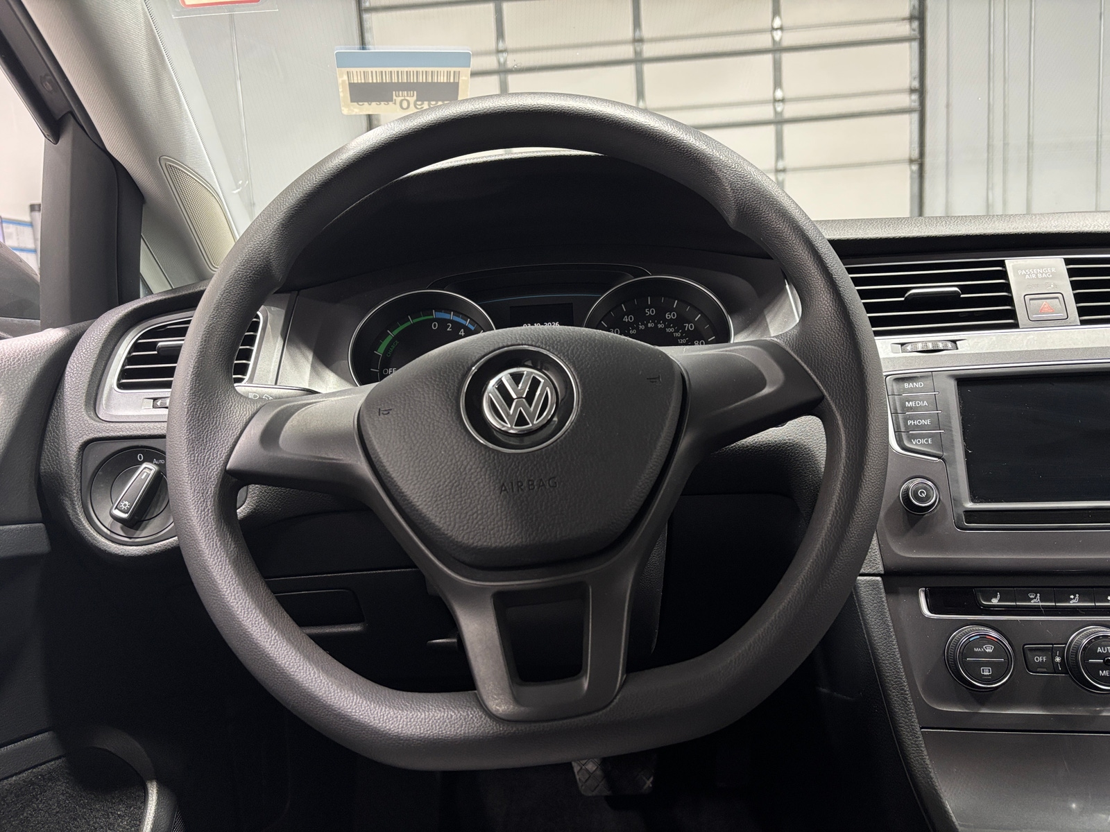 Thumbnail: 2016 Volkswagen e-Golf - 5