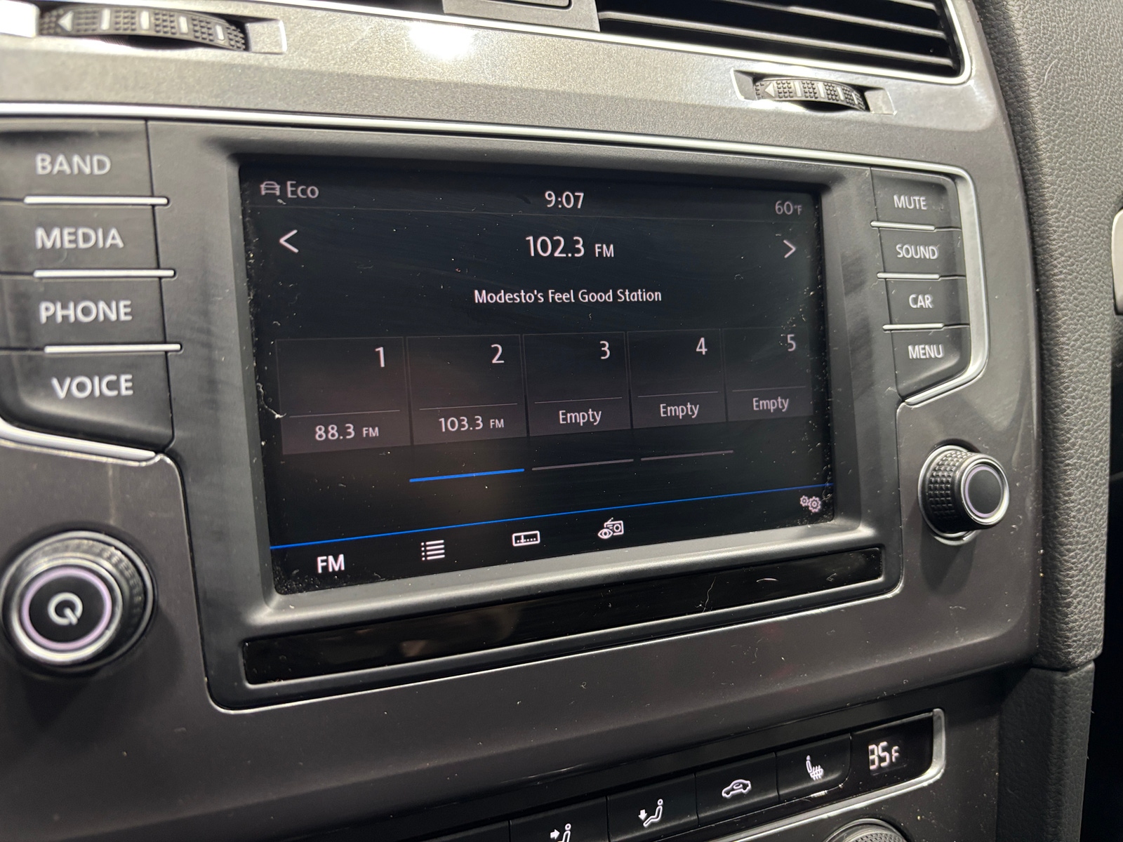 Thumbnail: 2016 Volkswagen e-Golf - 4