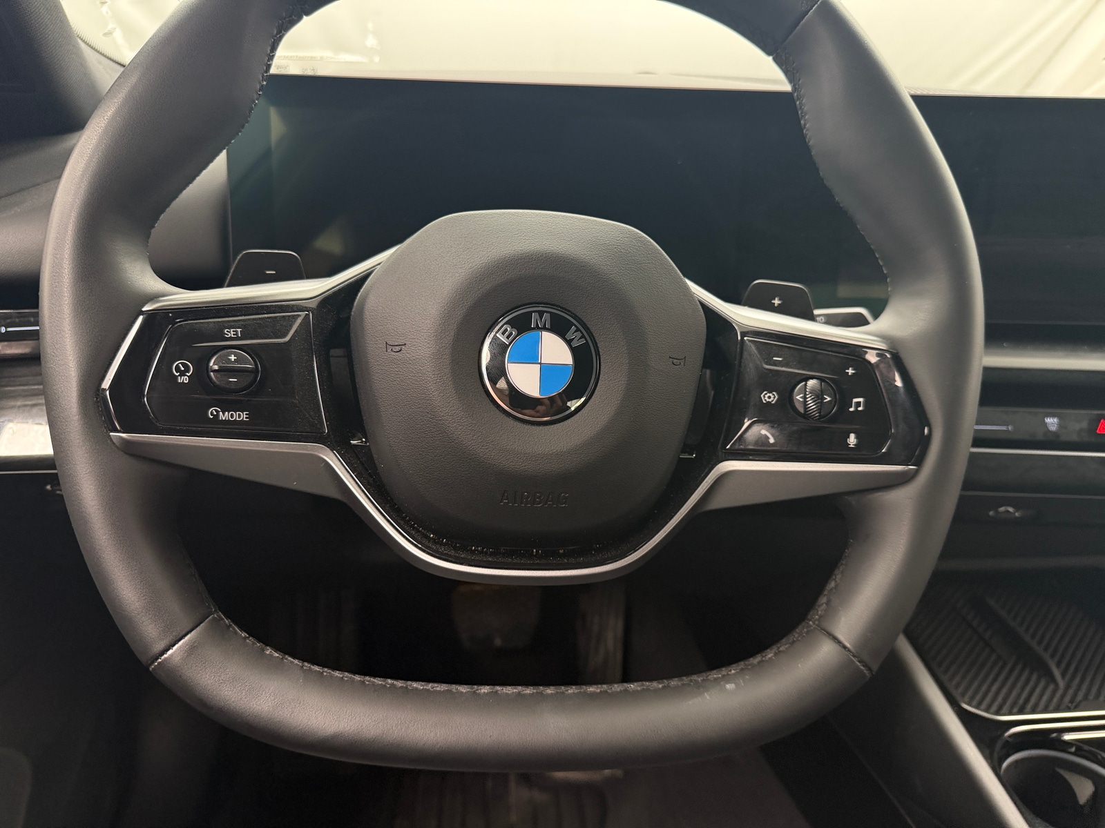 Thumbnail: 2026 BMW 5 Series - 4