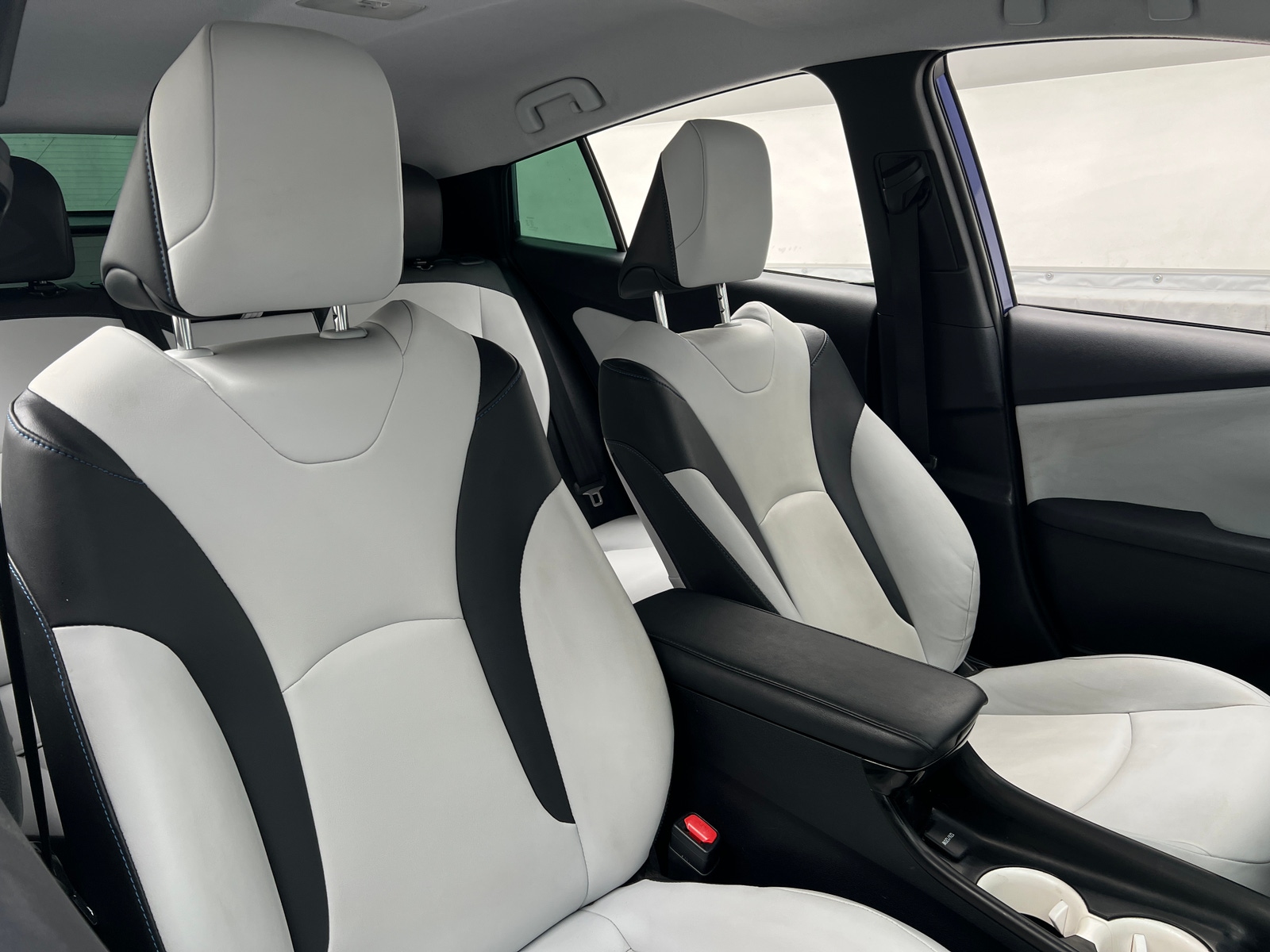 Thumbnail: 2016 Toyota Prius - 2