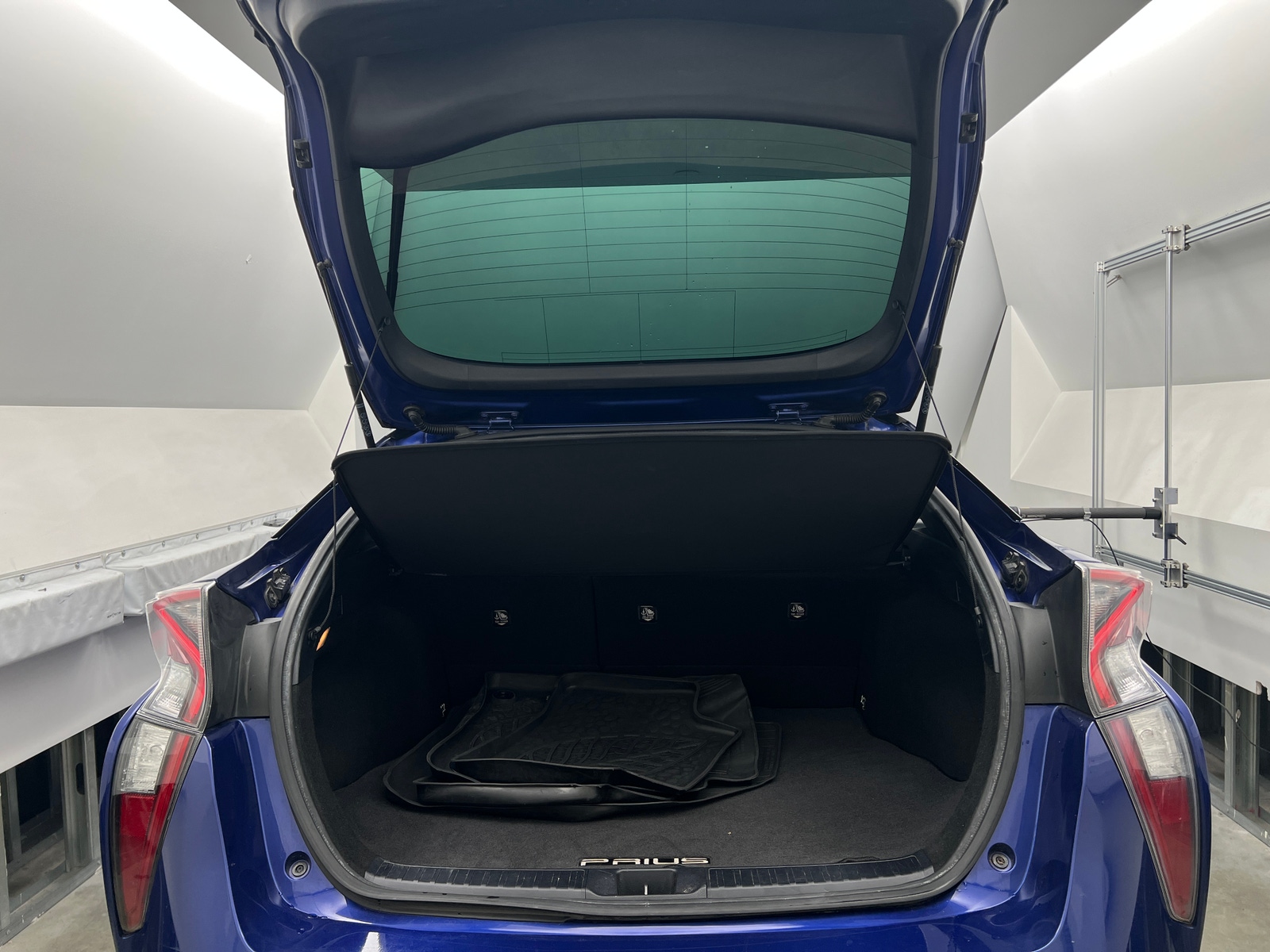 Thumbnail: 2016 Toyota Prius - 7