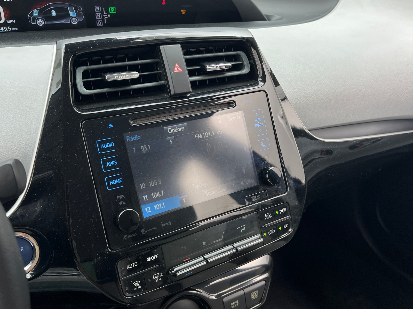 Thumbnail: 2016 Toyota Prius - 4