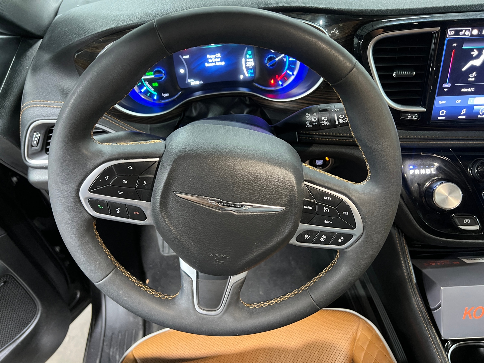 Thumbnail: 2022 Chrysler Pacifica - 4